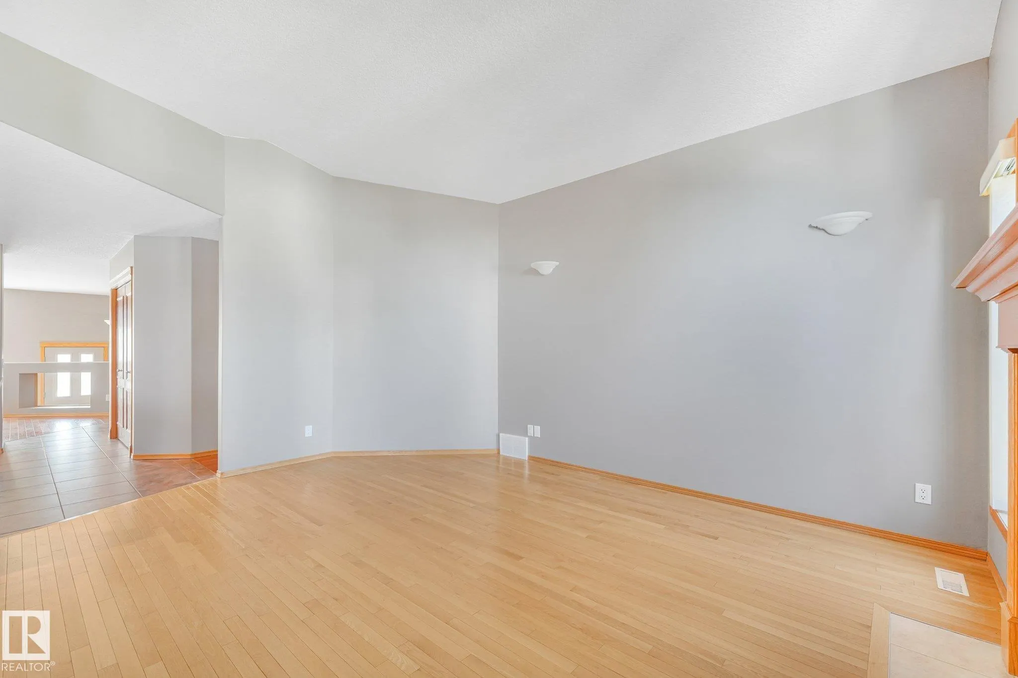 1271 ORMSBY Lane