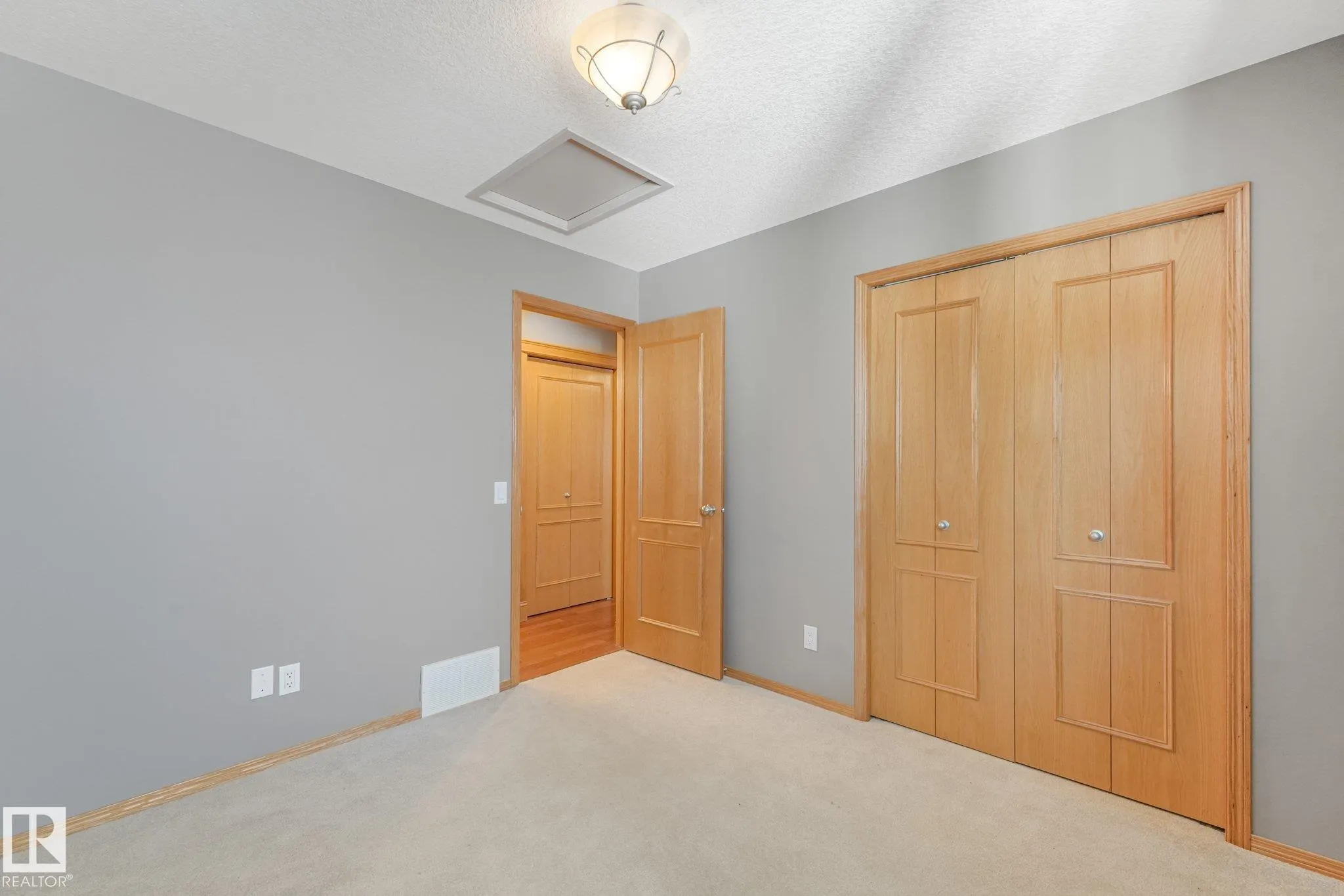 1271 ORMSBY Lane