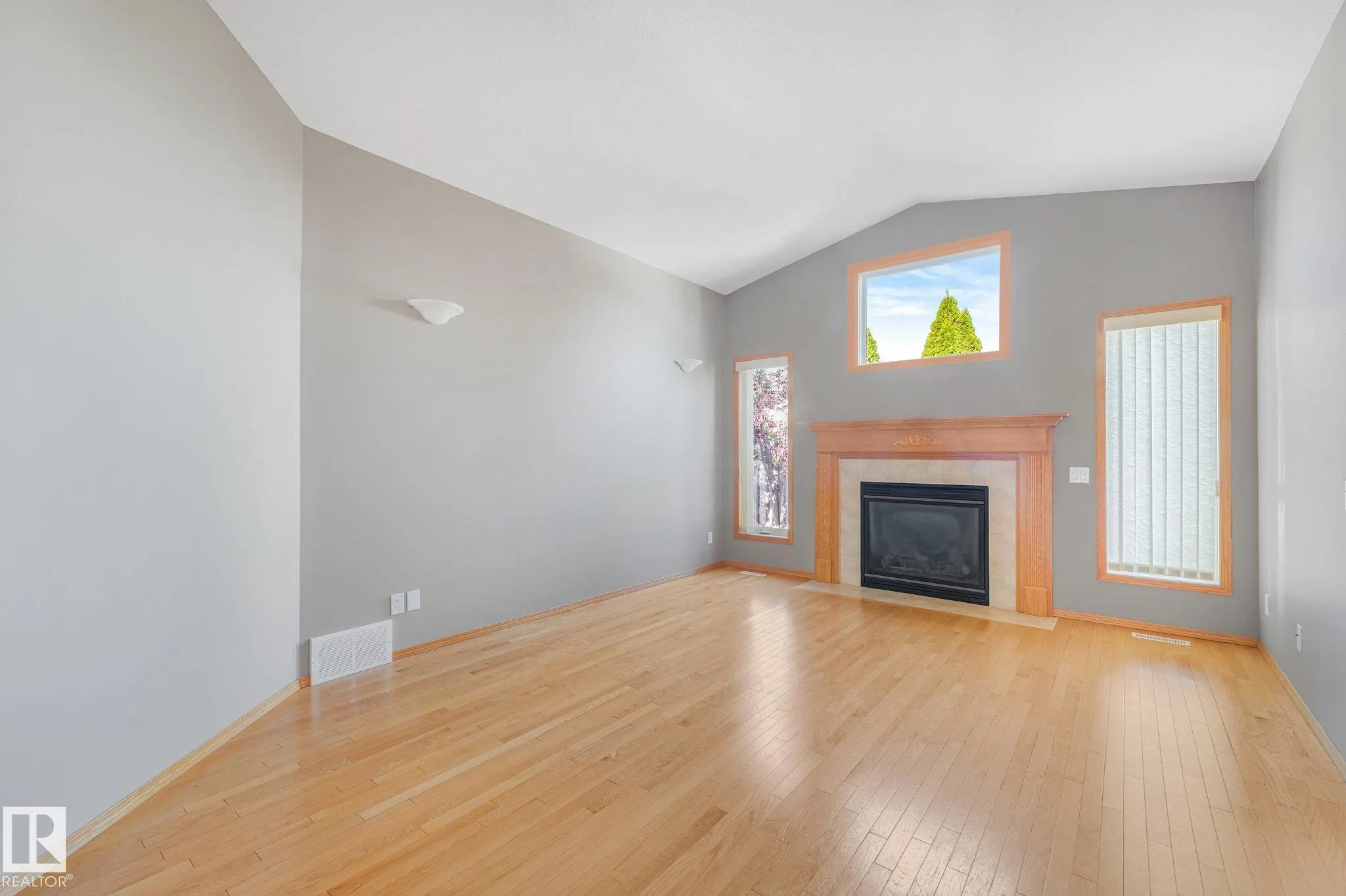 1271 ORMSBY Lane