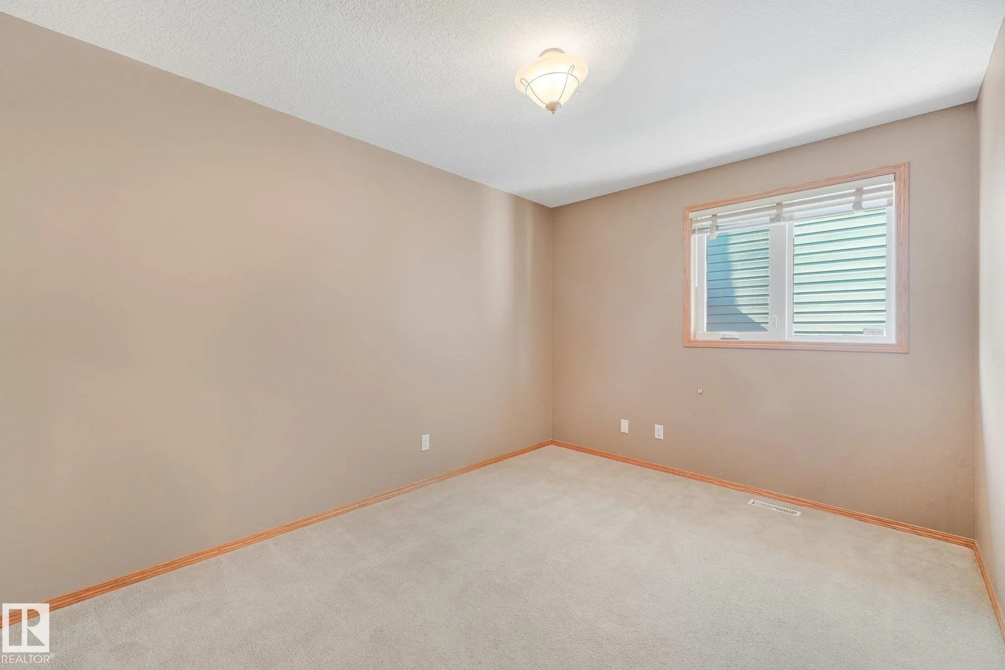 1271 ORMSBY Lane