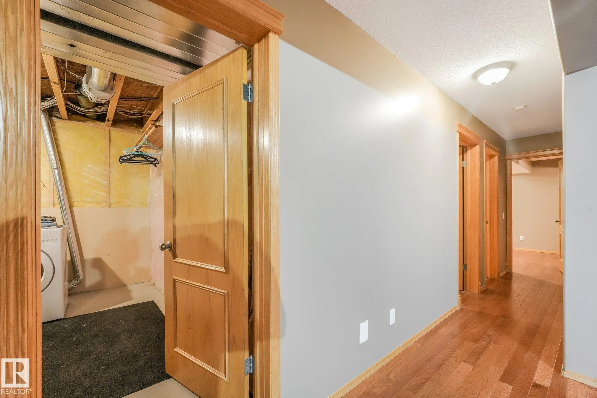 1271 ORMSBY Lane