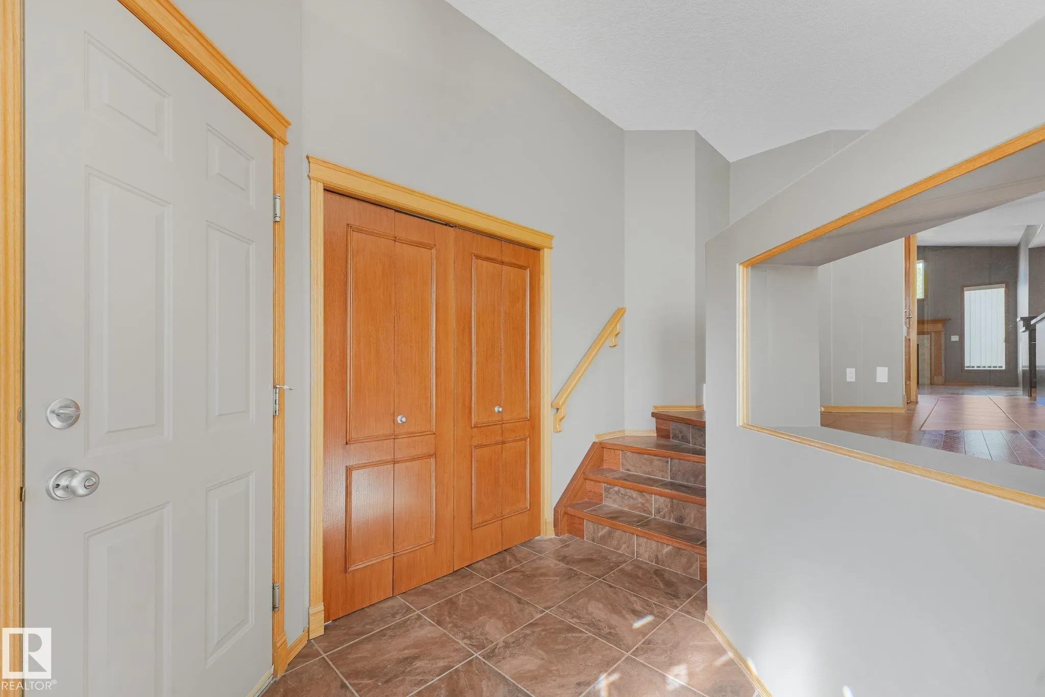1271 ORMSBY Lane