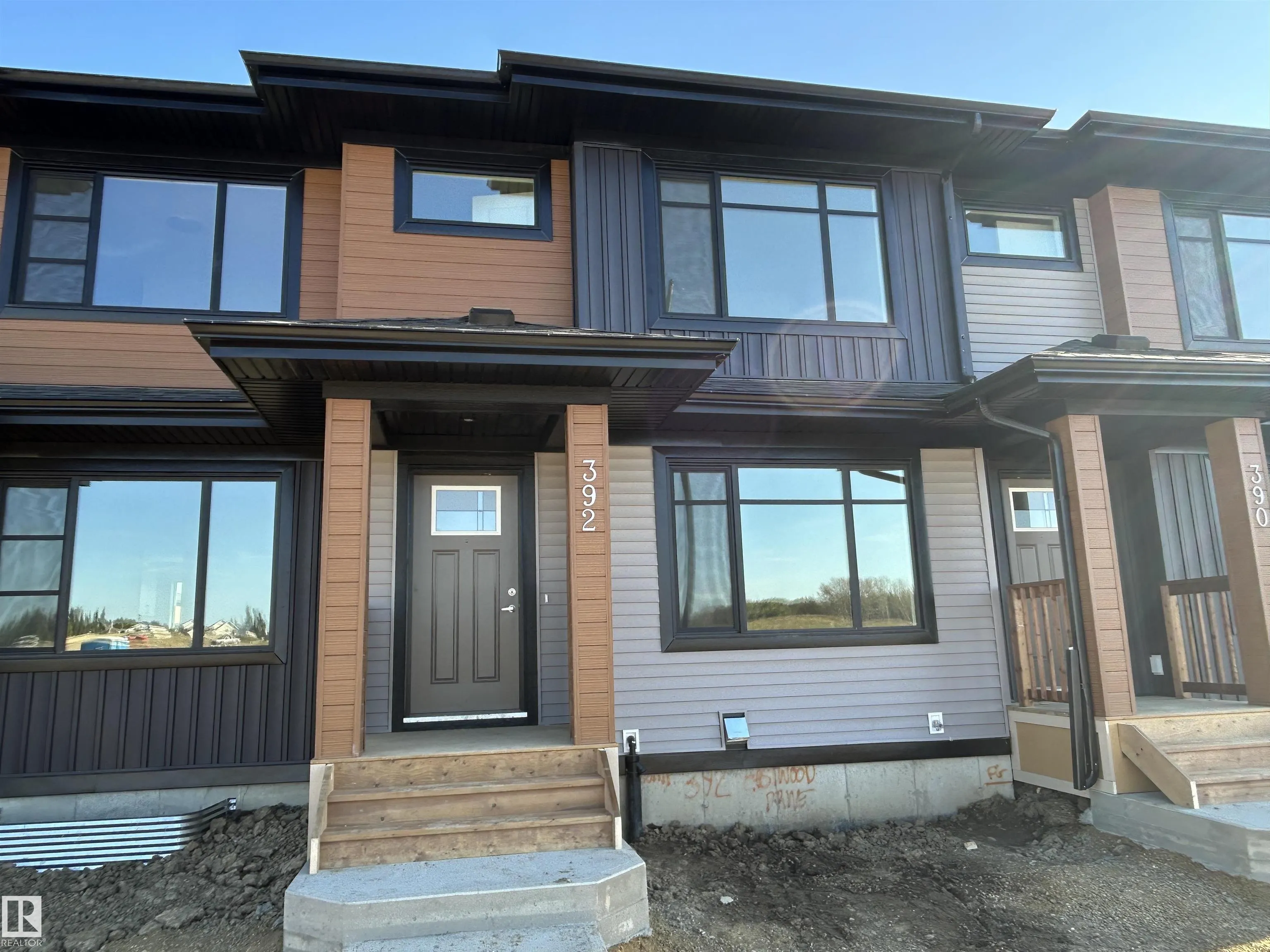 390 EASTWOOD Drive