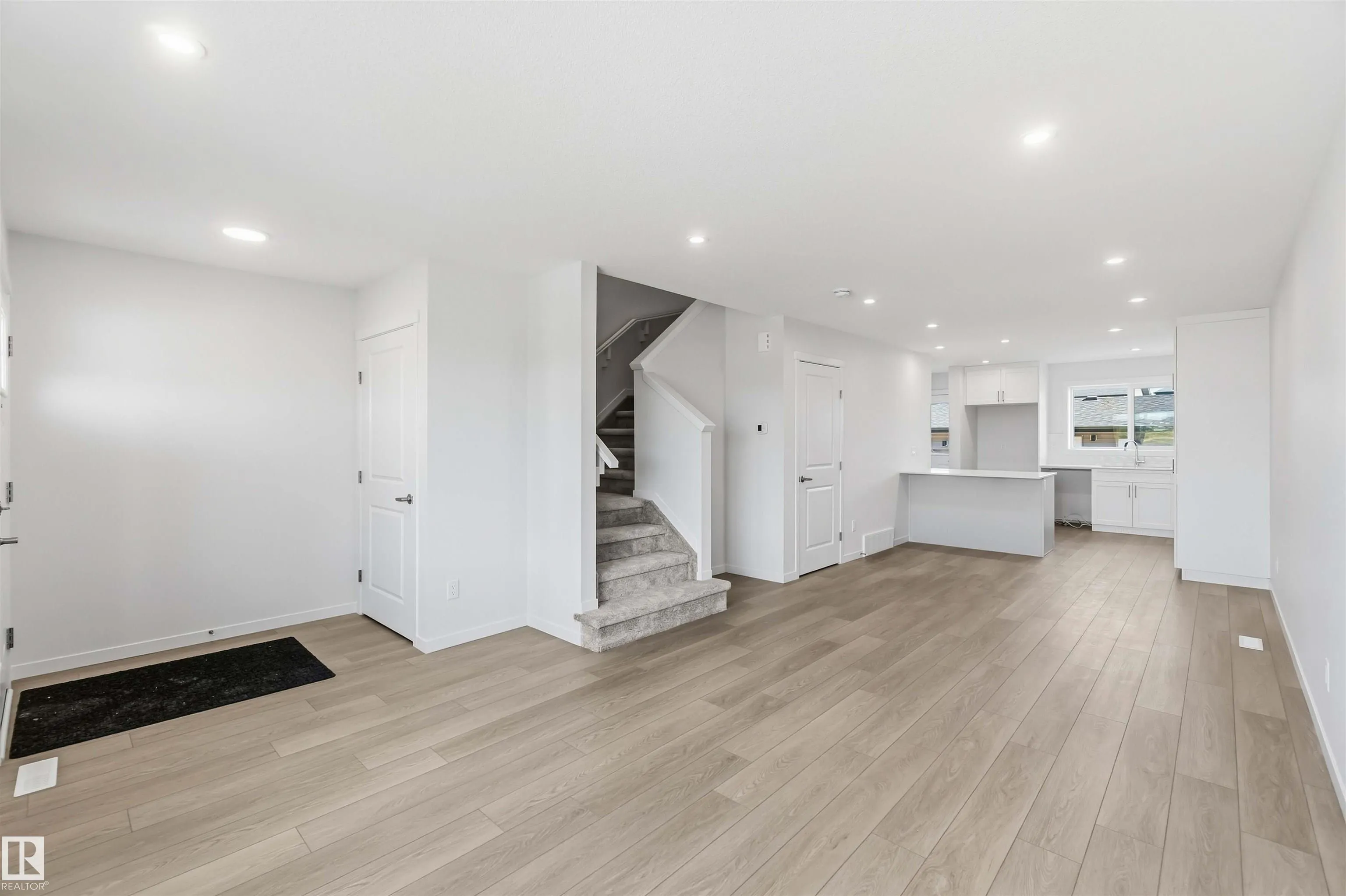 390 EASTWOOD Drive