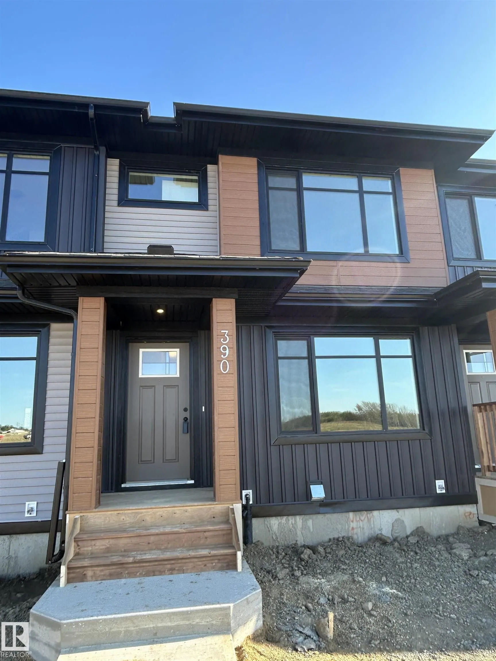 390 EASTWOOD Drive