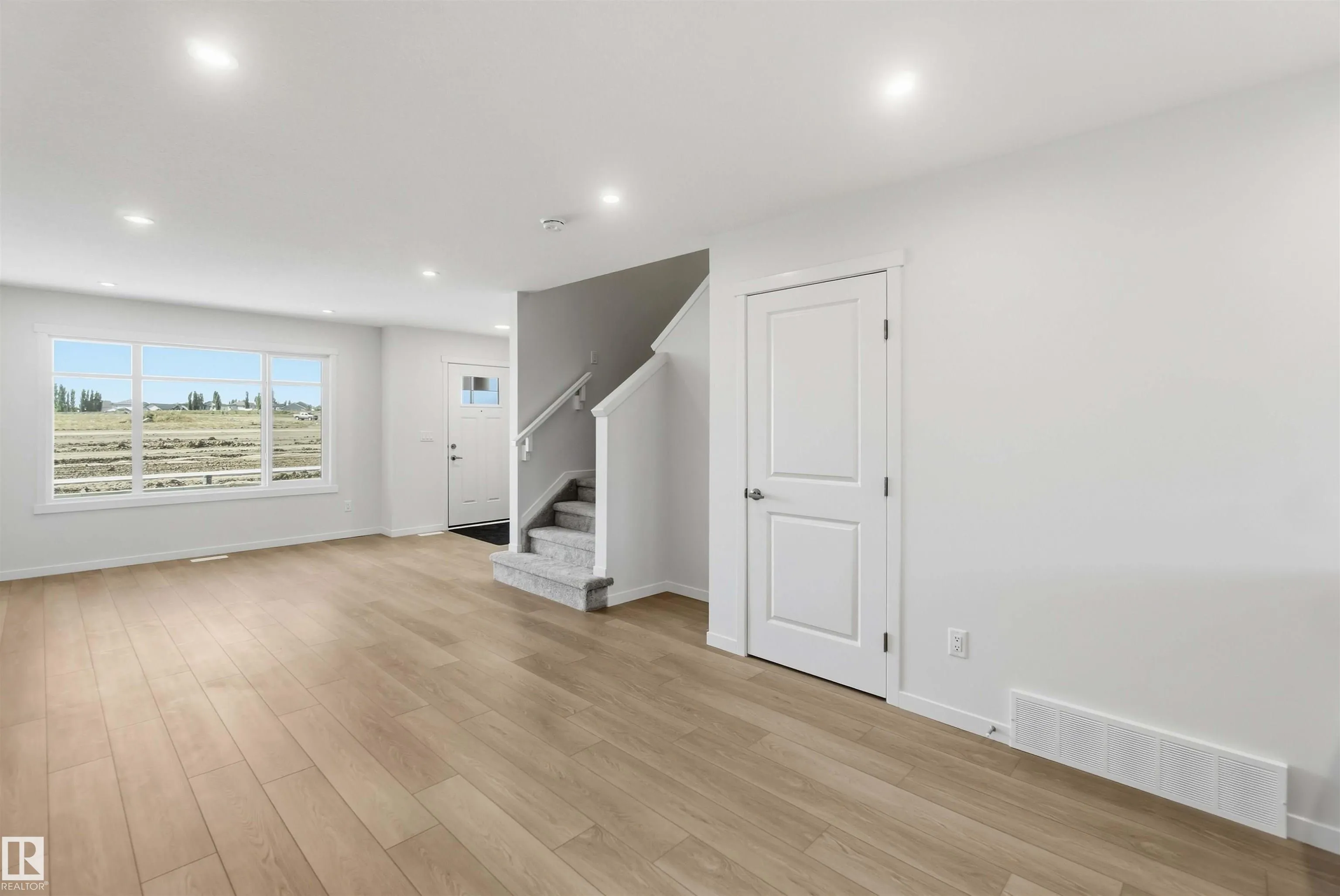 390 EASTWOOD Drive