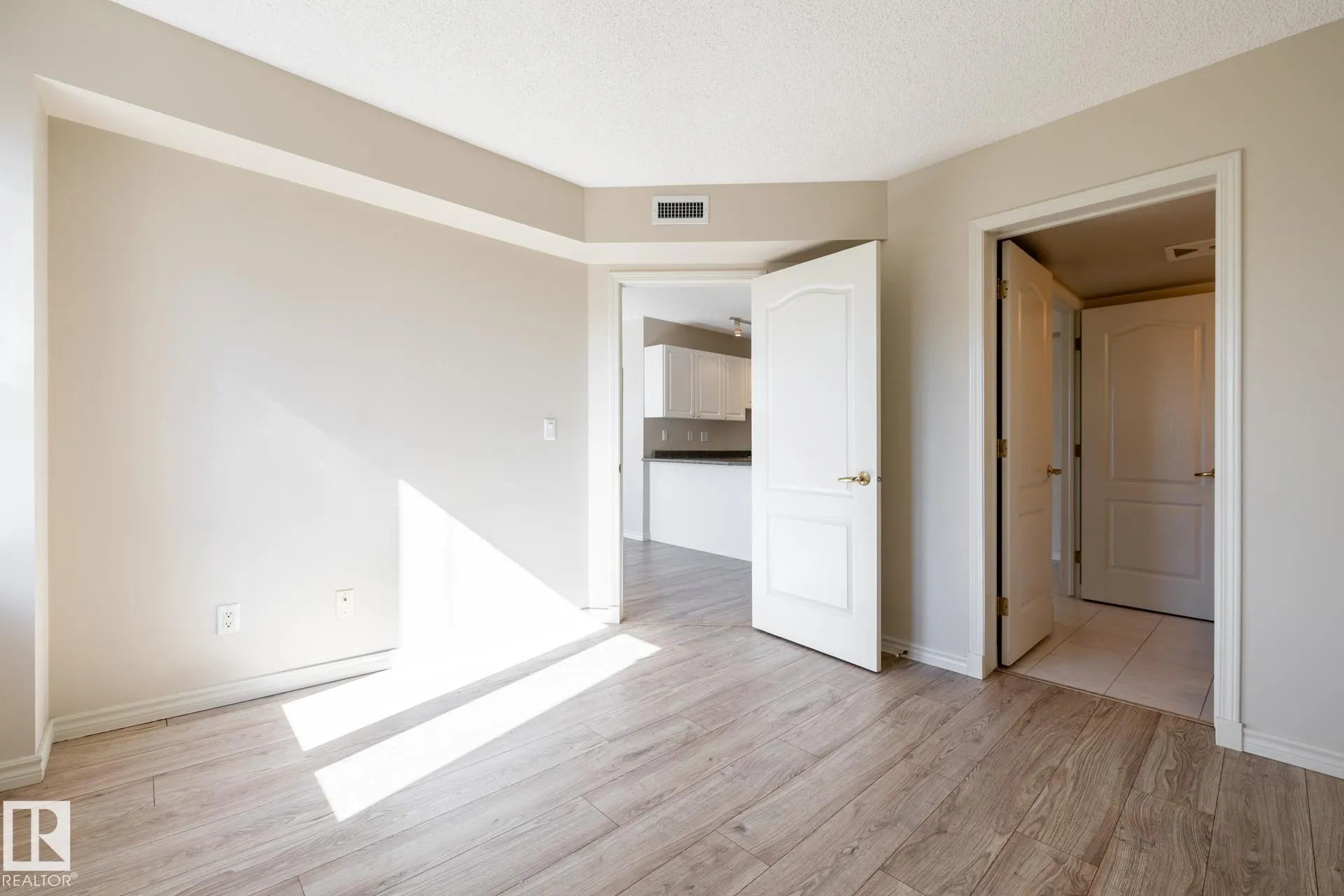 10909 103 Avenue
