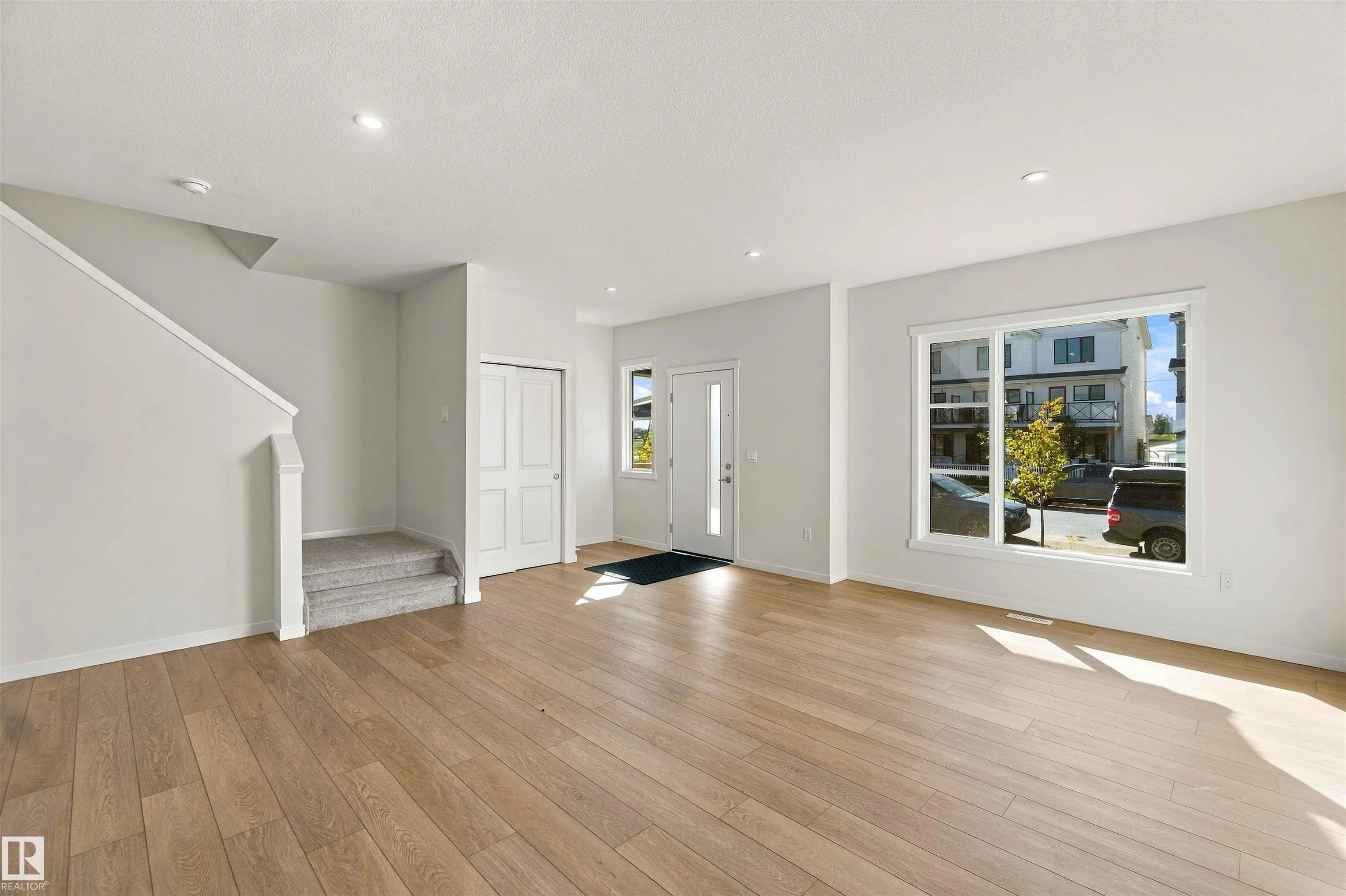 1242 MCLEOD Avenue