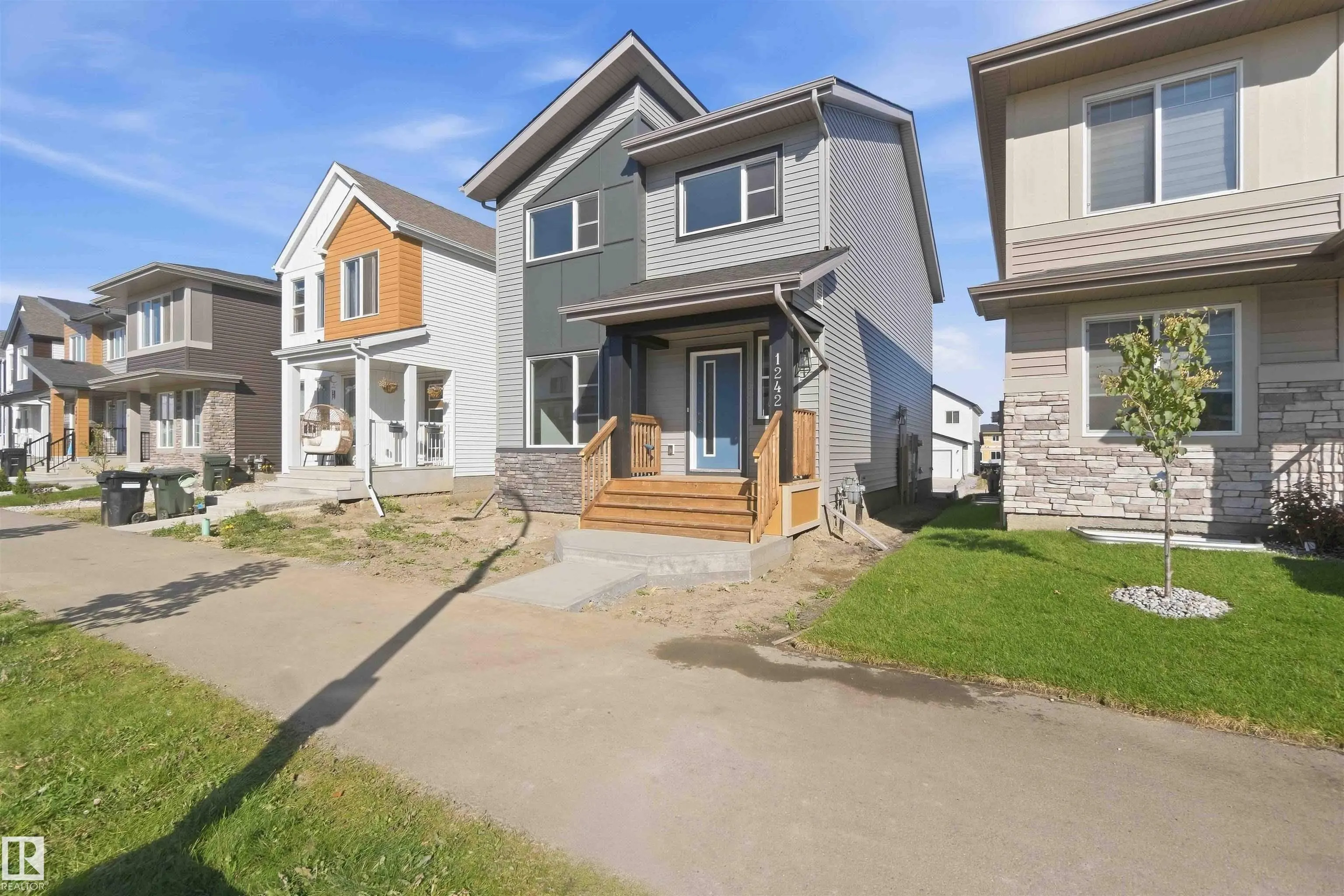 1242 MCLEOD Avenue
