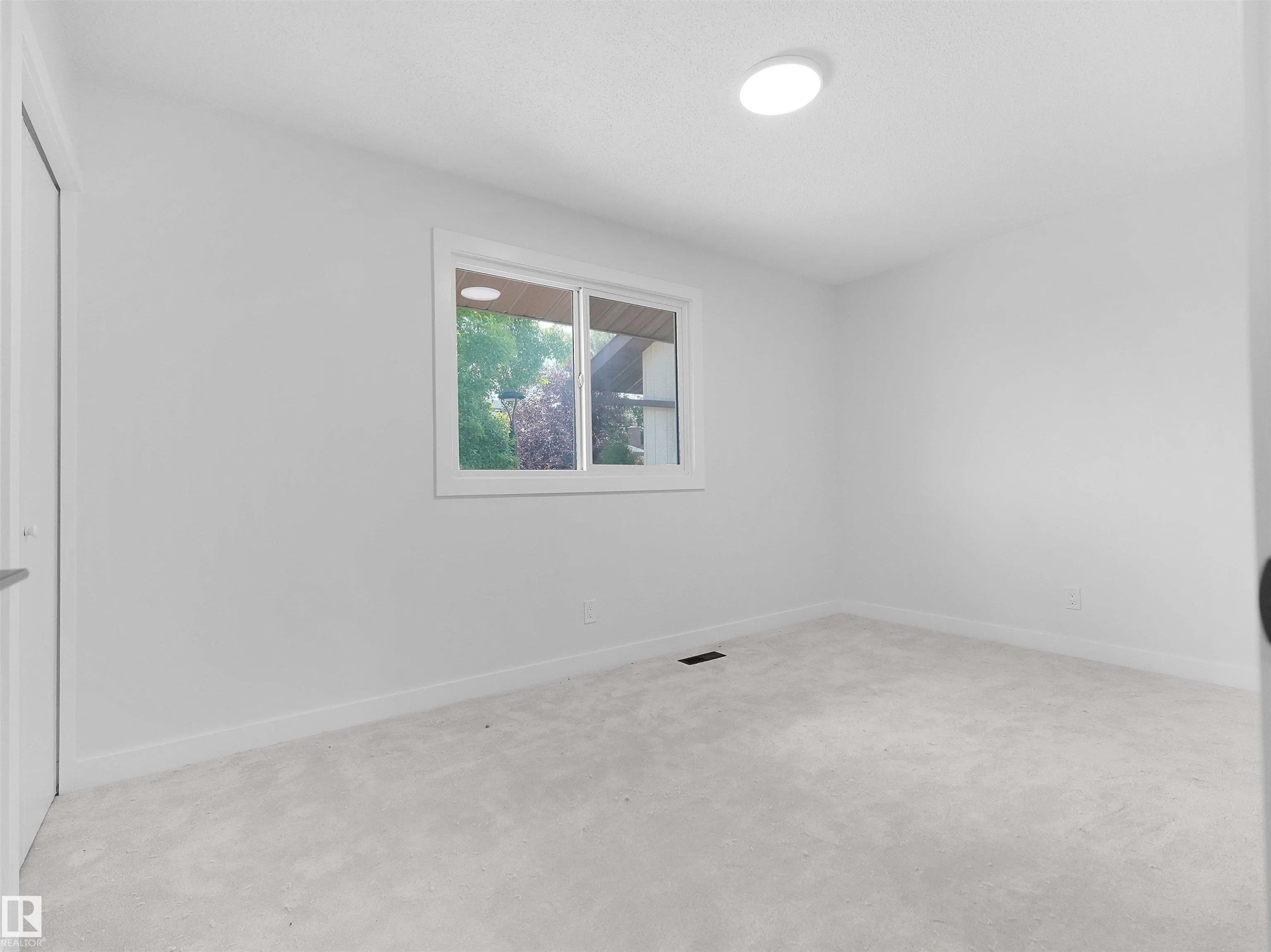 126 Woodstock