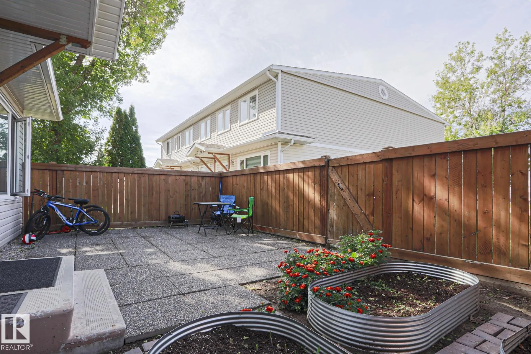 319 TELFORD Court