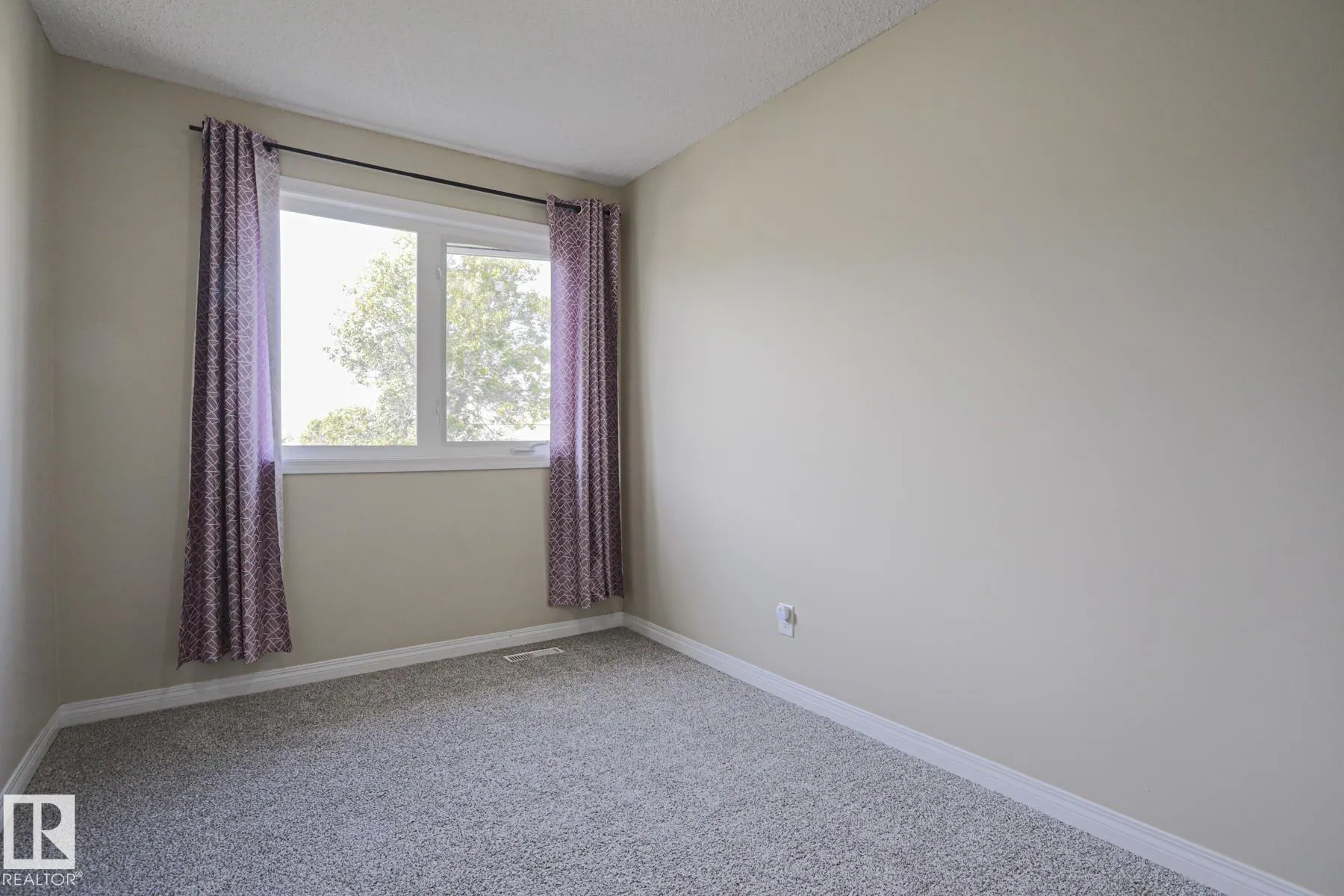 319 TELFORD Court