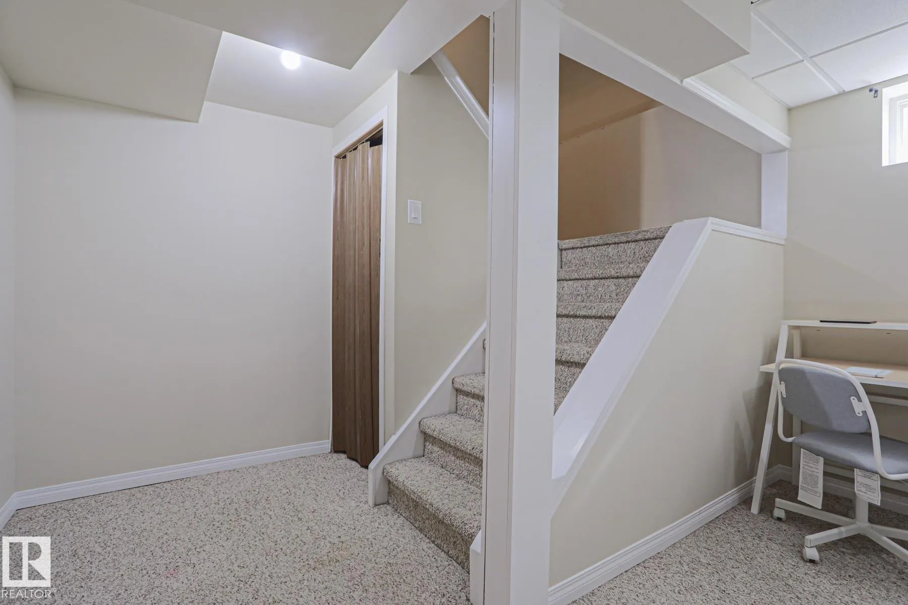 319 TELFORD Court