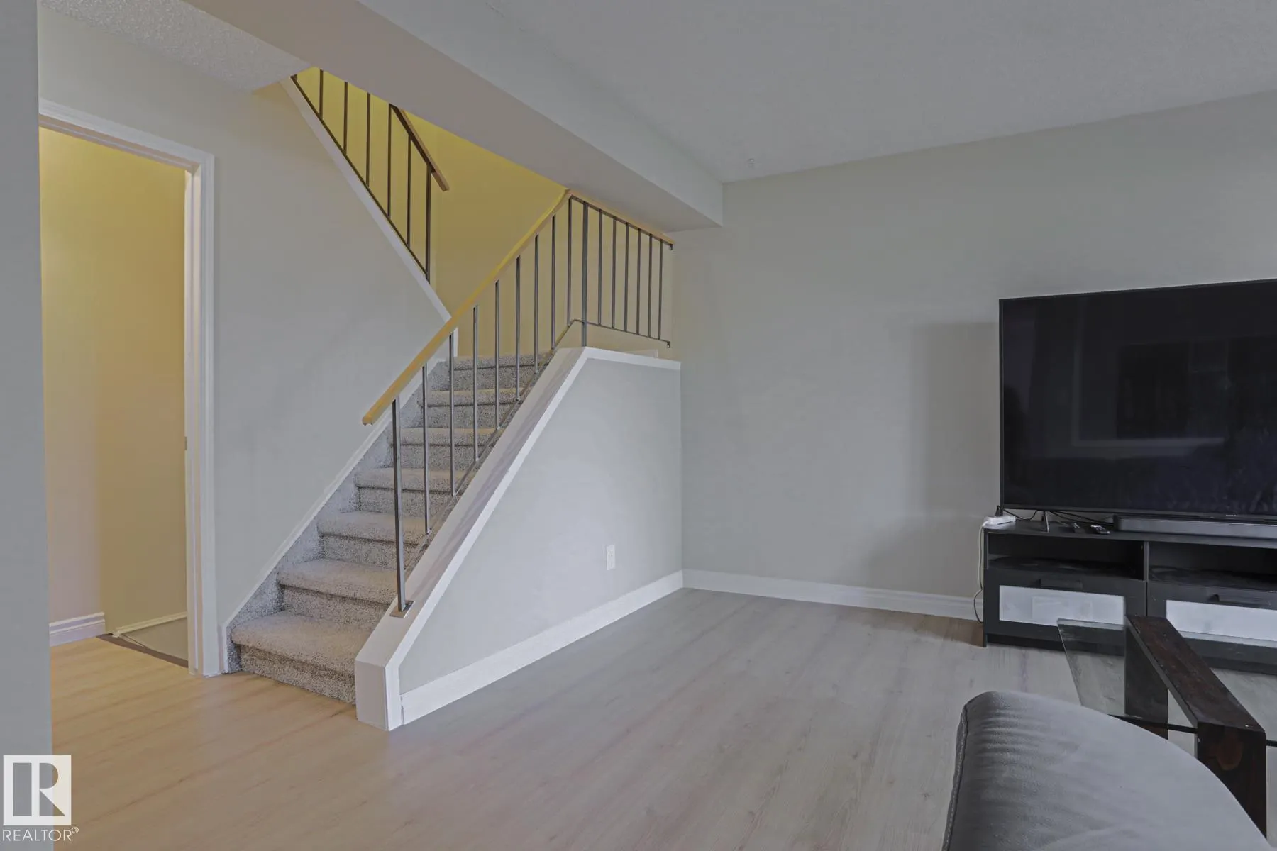 319 TELFORD Court