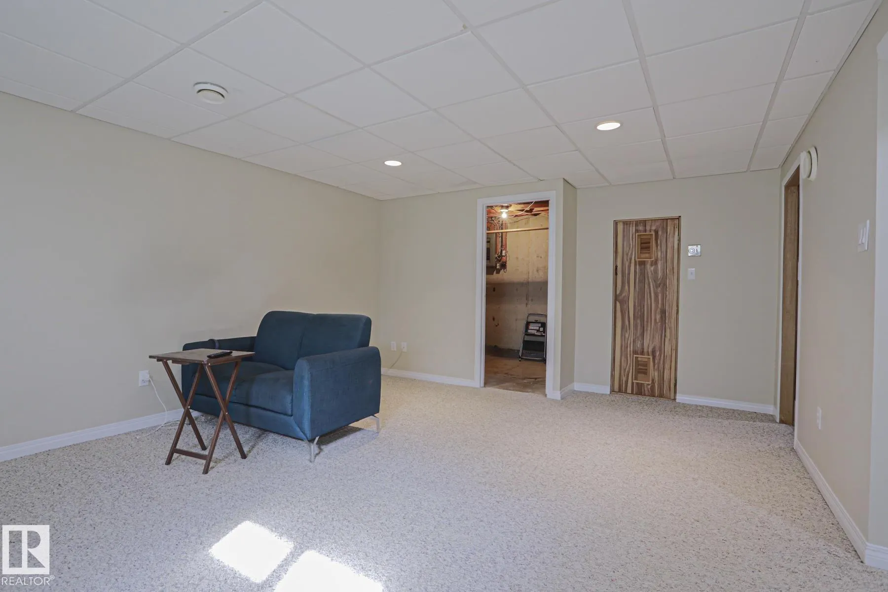 319 TELFORD Court