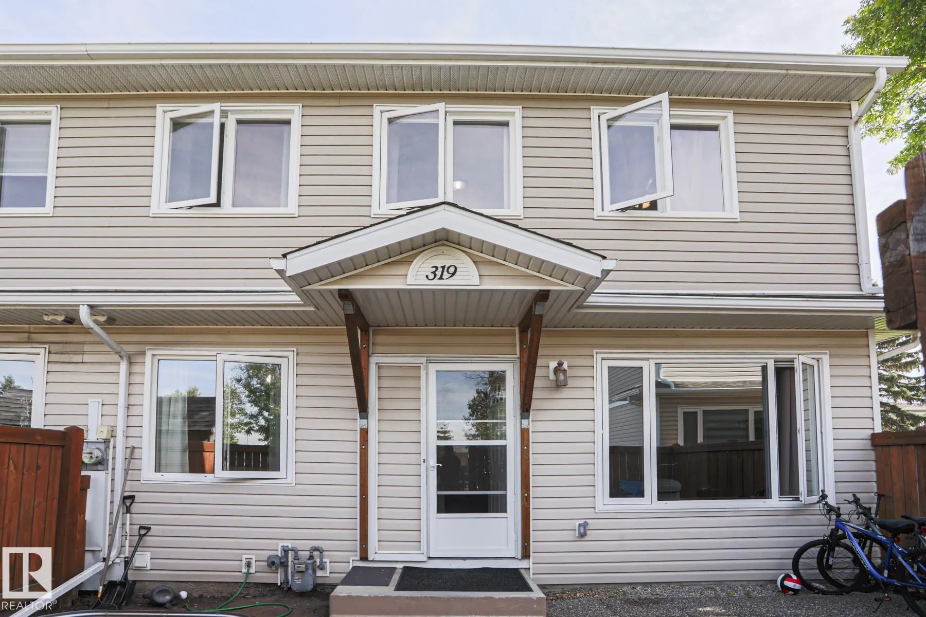 319 TELFORD Court