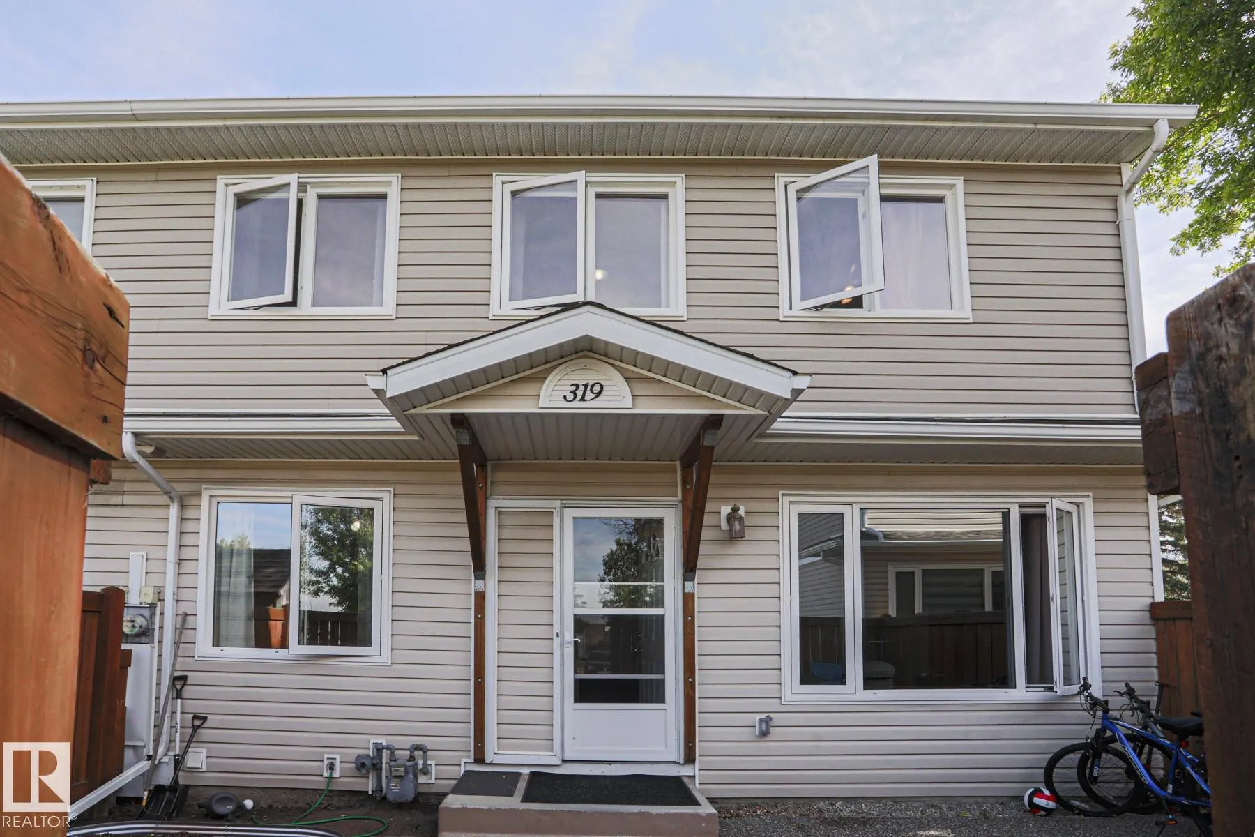 319 TELFORD Court