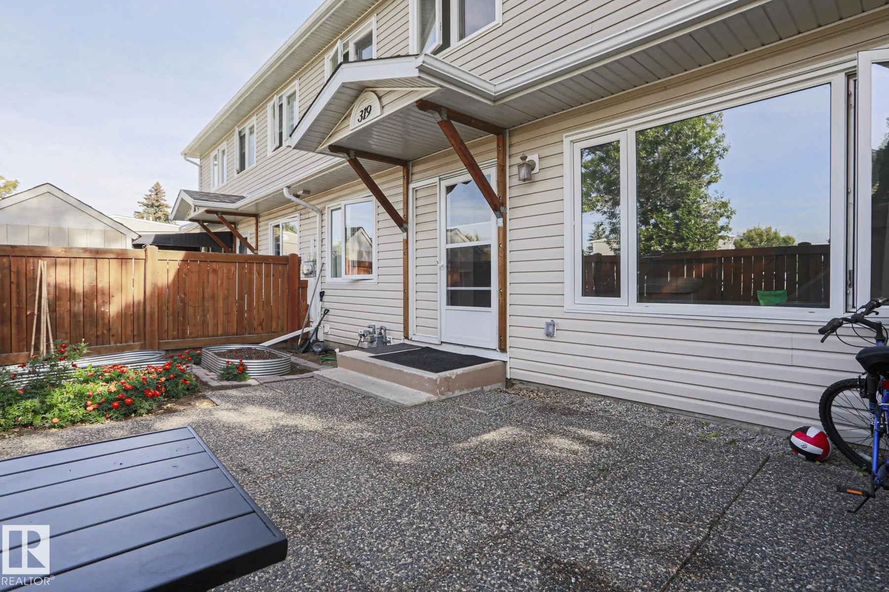 319 TELFORD Court