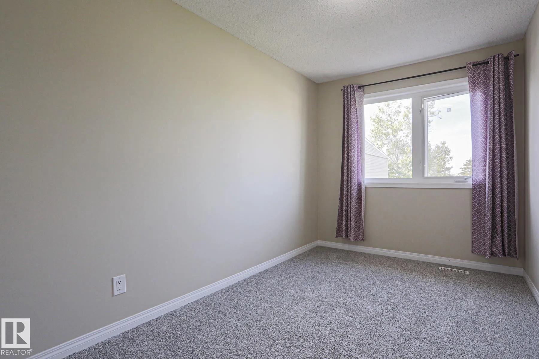 319 TELFORD Court