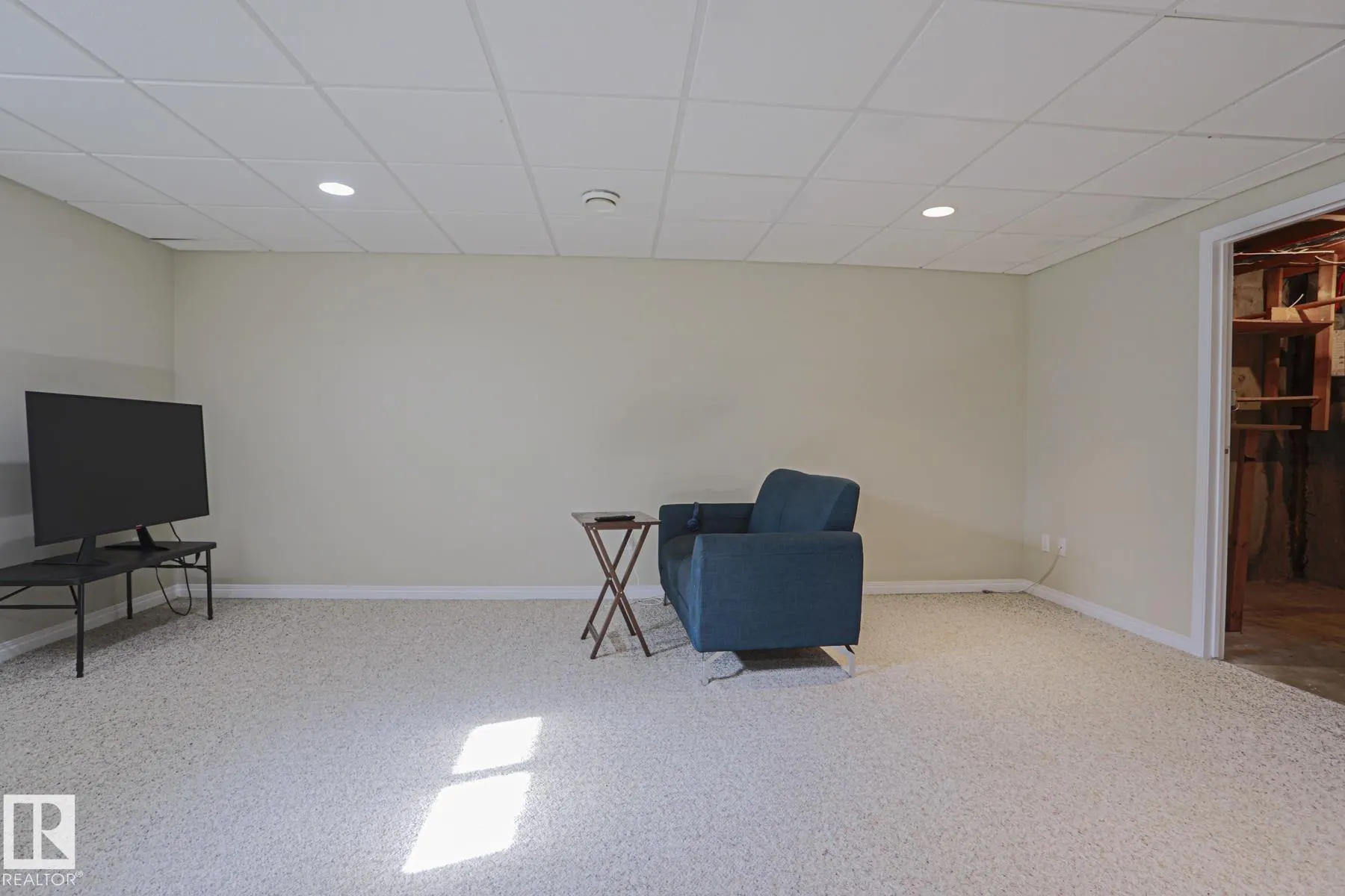 319 TELFORD Court