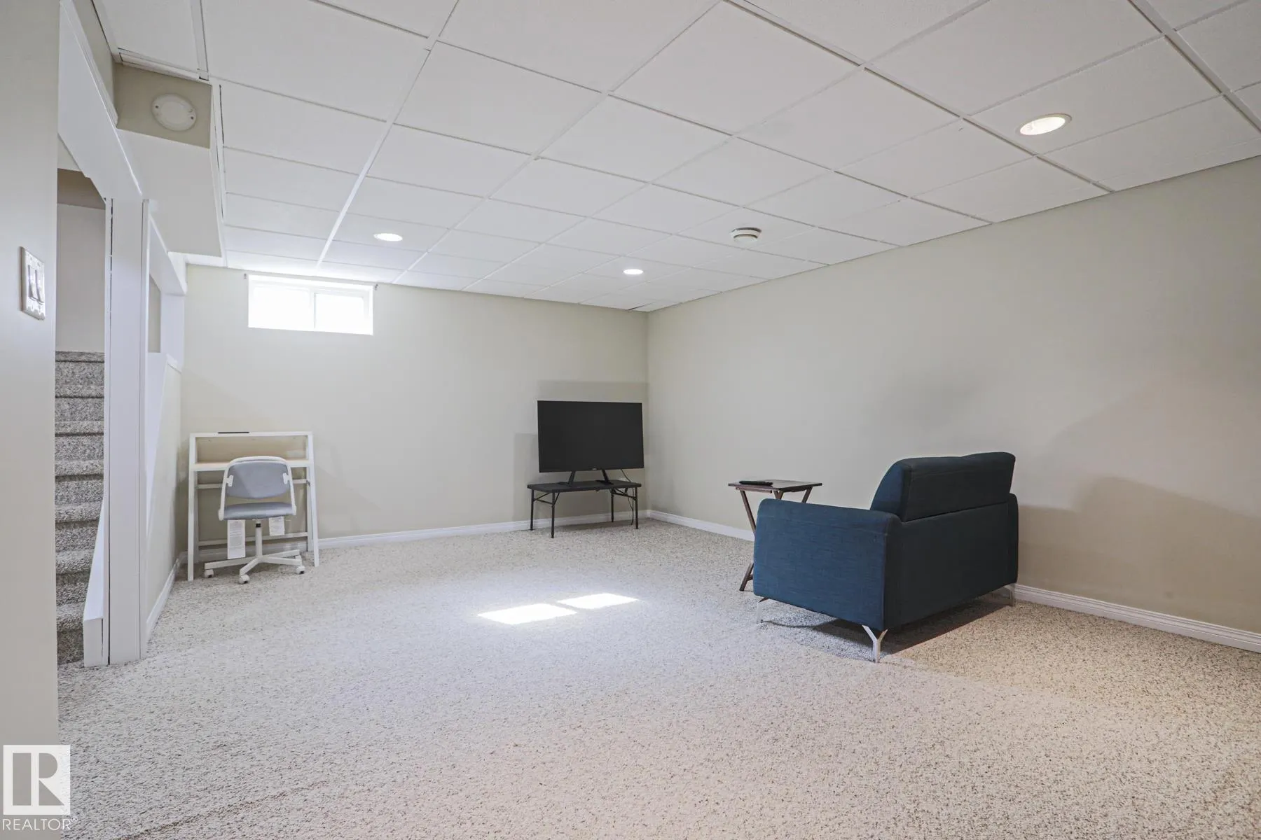319 TELFORD Court