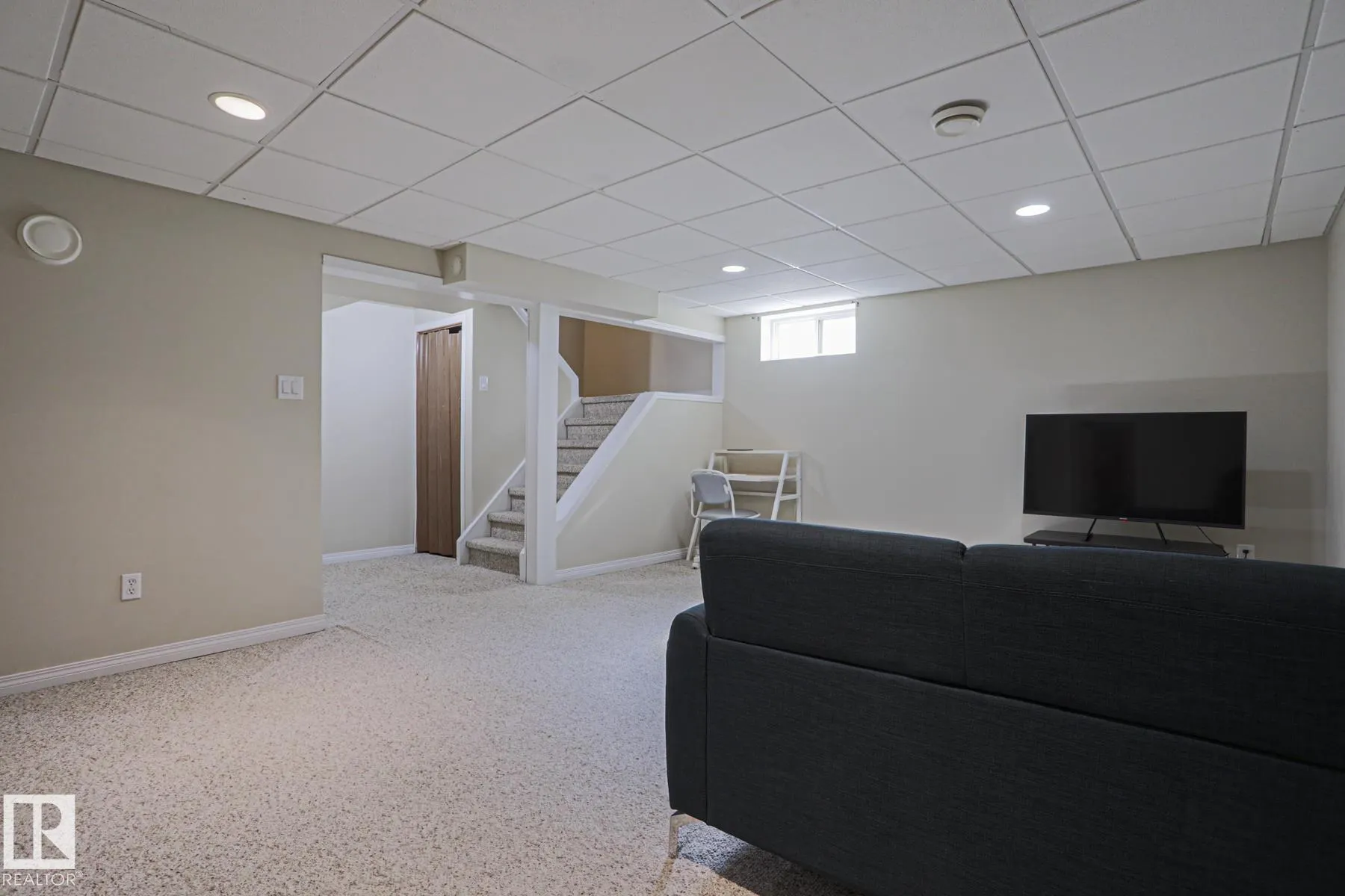 319 TELFORD Court