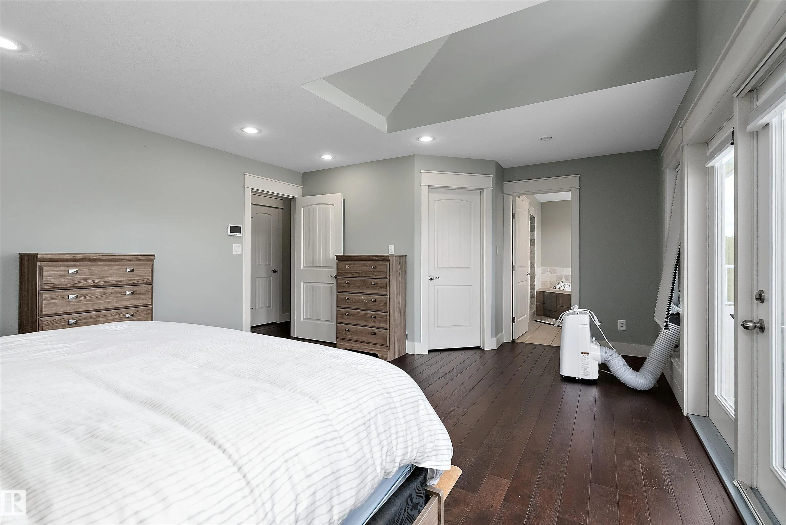 36 Sunset Harbour