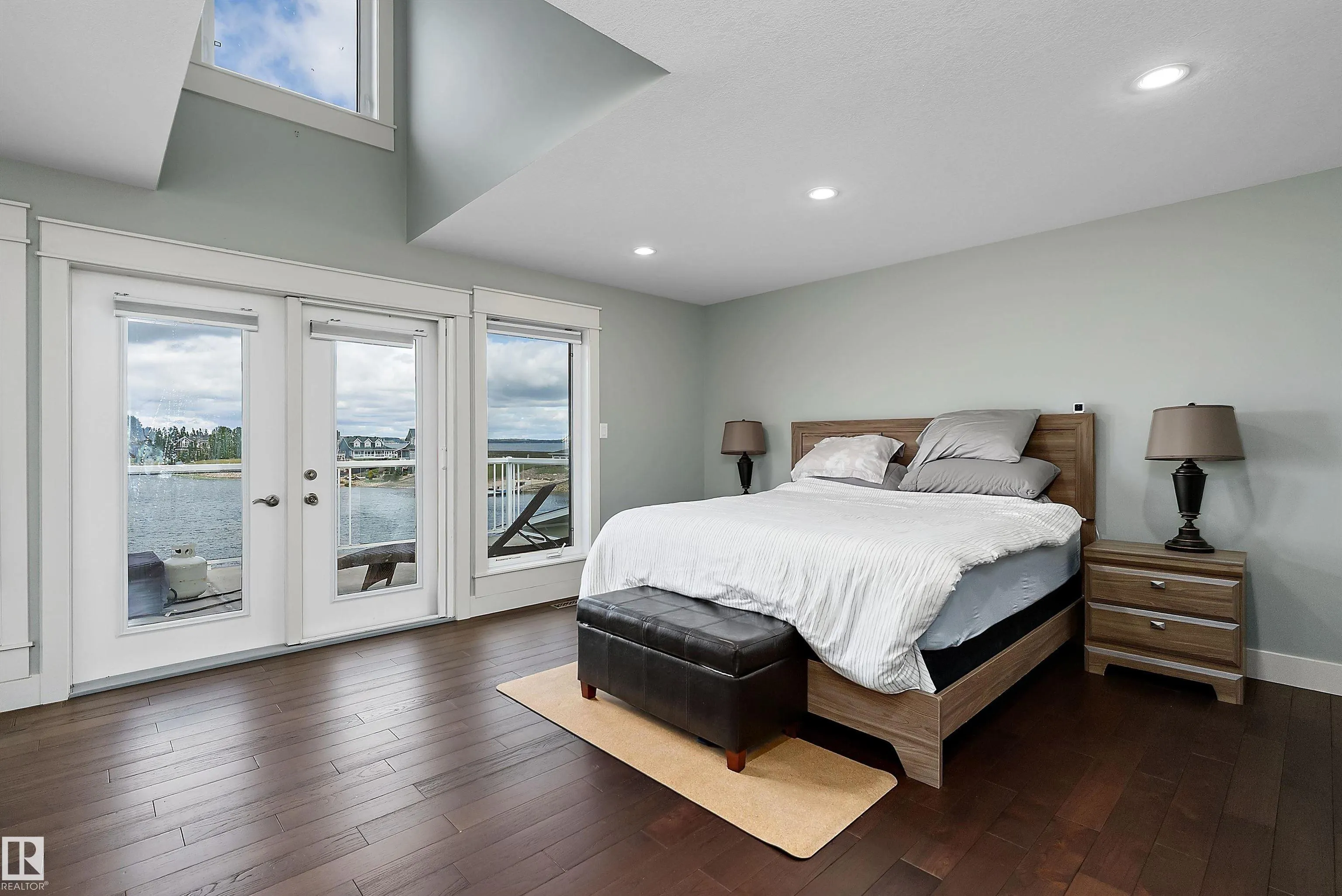 36 Sunset Harbour