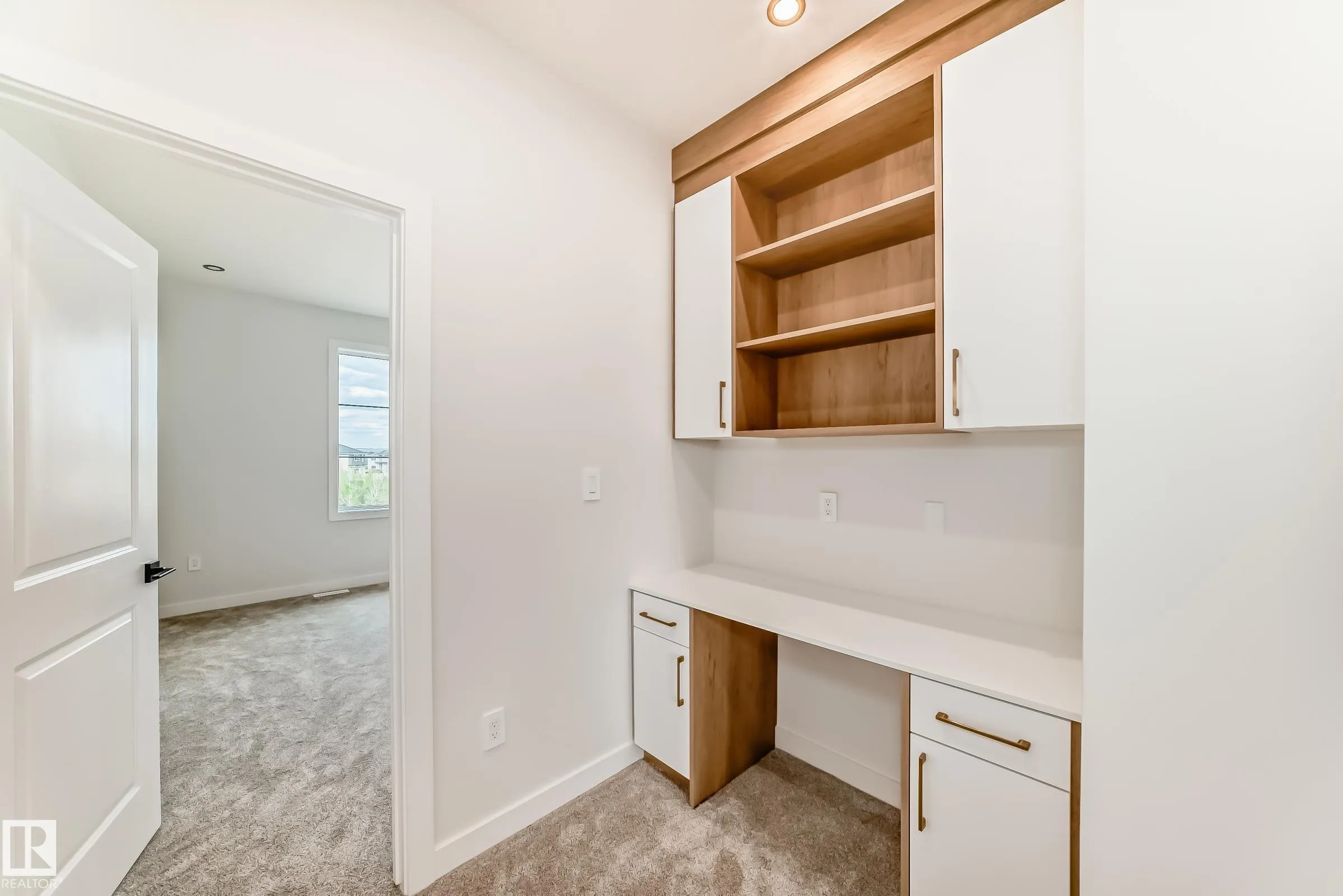 47 MEADOWGROVE Lane