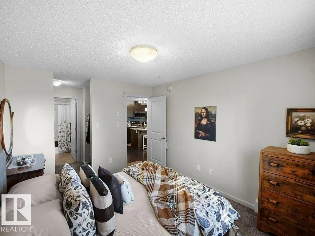 504 ALBANY Way