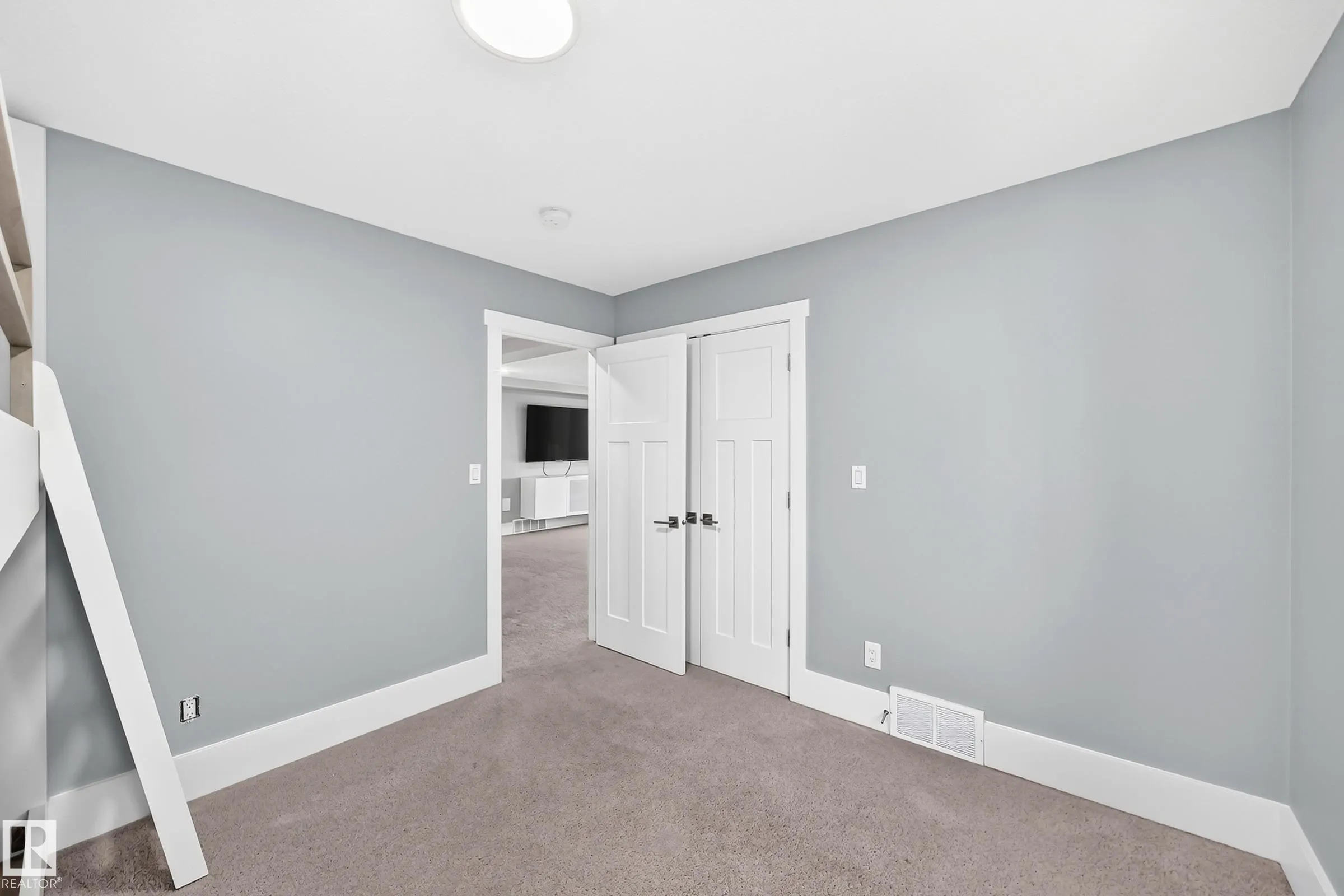 3704 WESTCLIFF Way