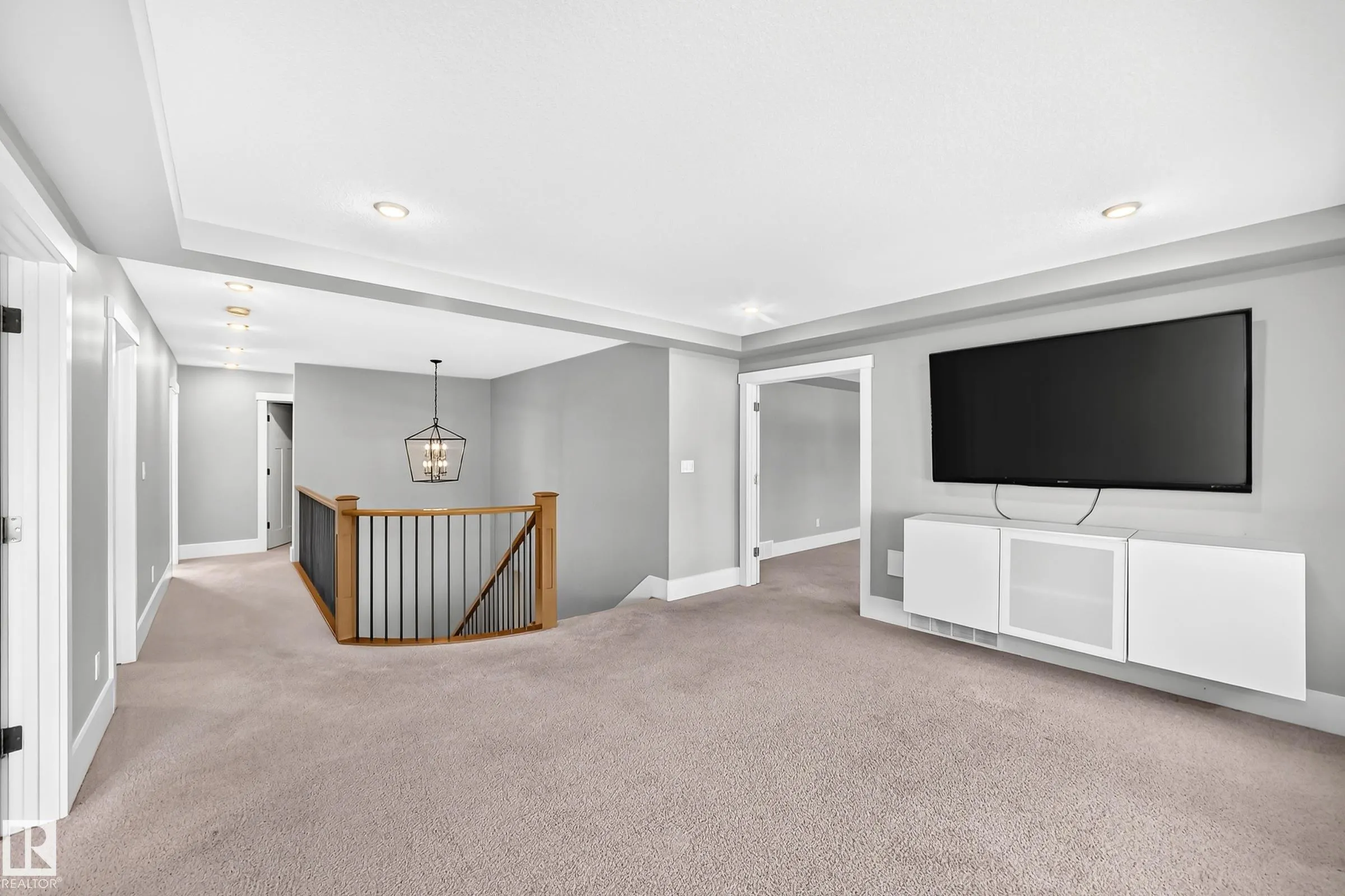 3704 WESTCLIFF Way