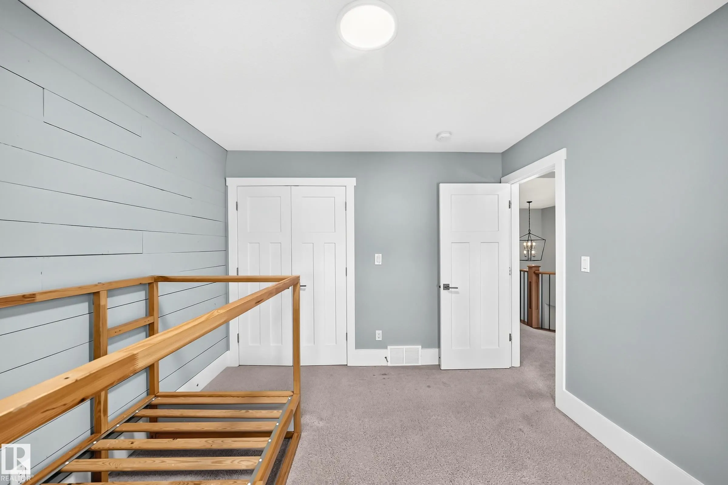 3704 WESTCLIFF Way