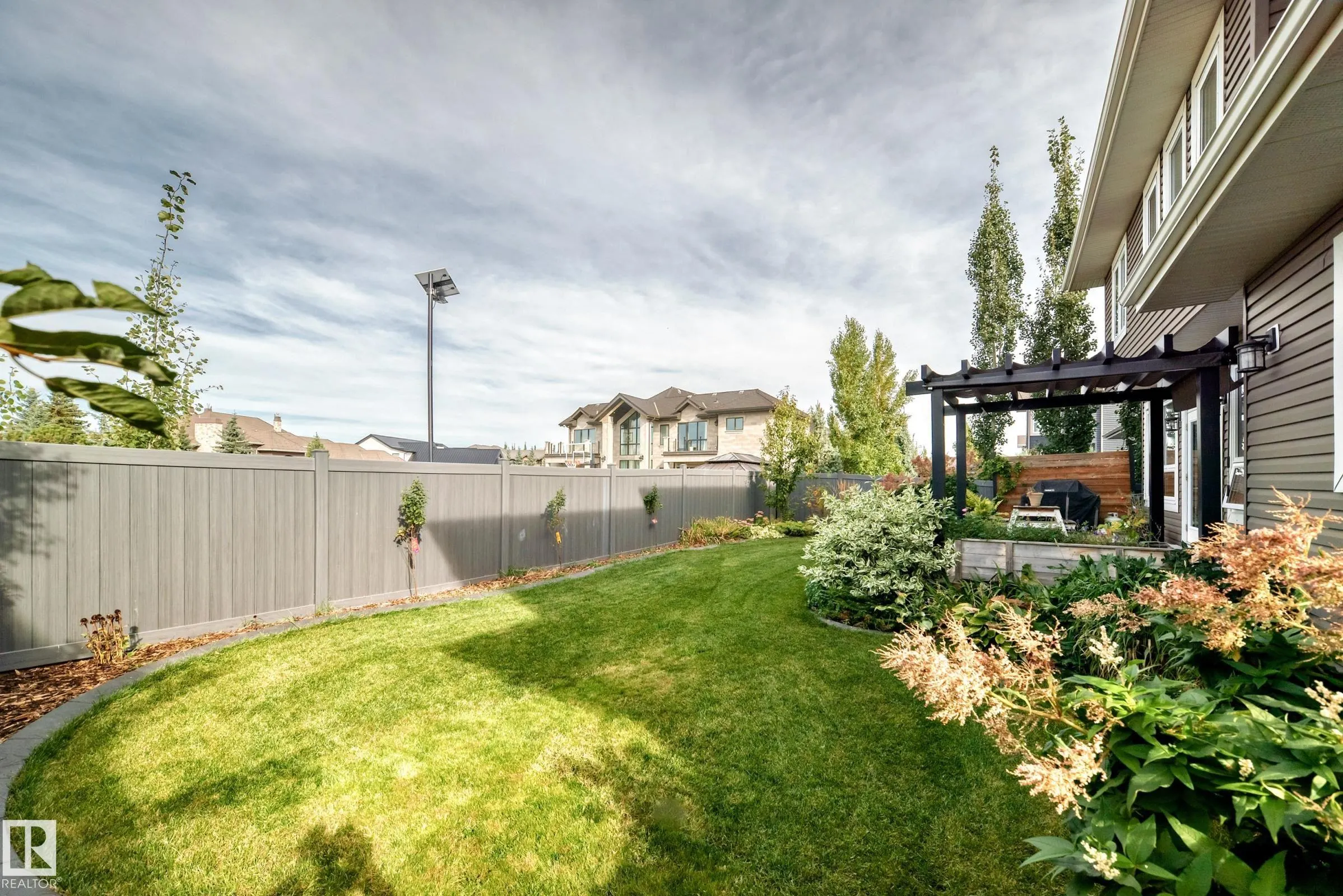 3704 WESTCLIFF Way