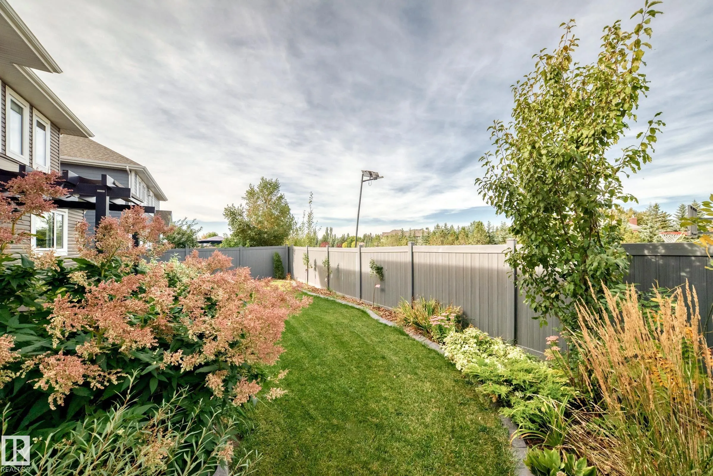 3704 WESTCLIFF Way