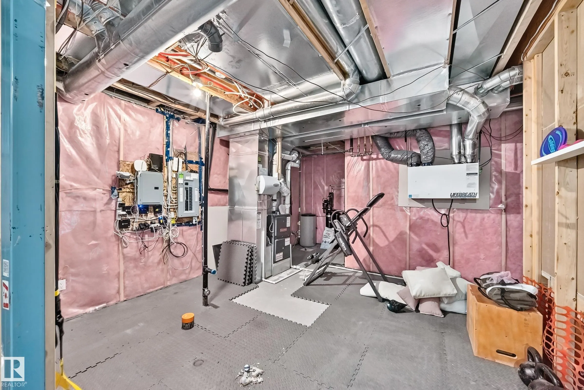 3704 WESTCLIFF Way