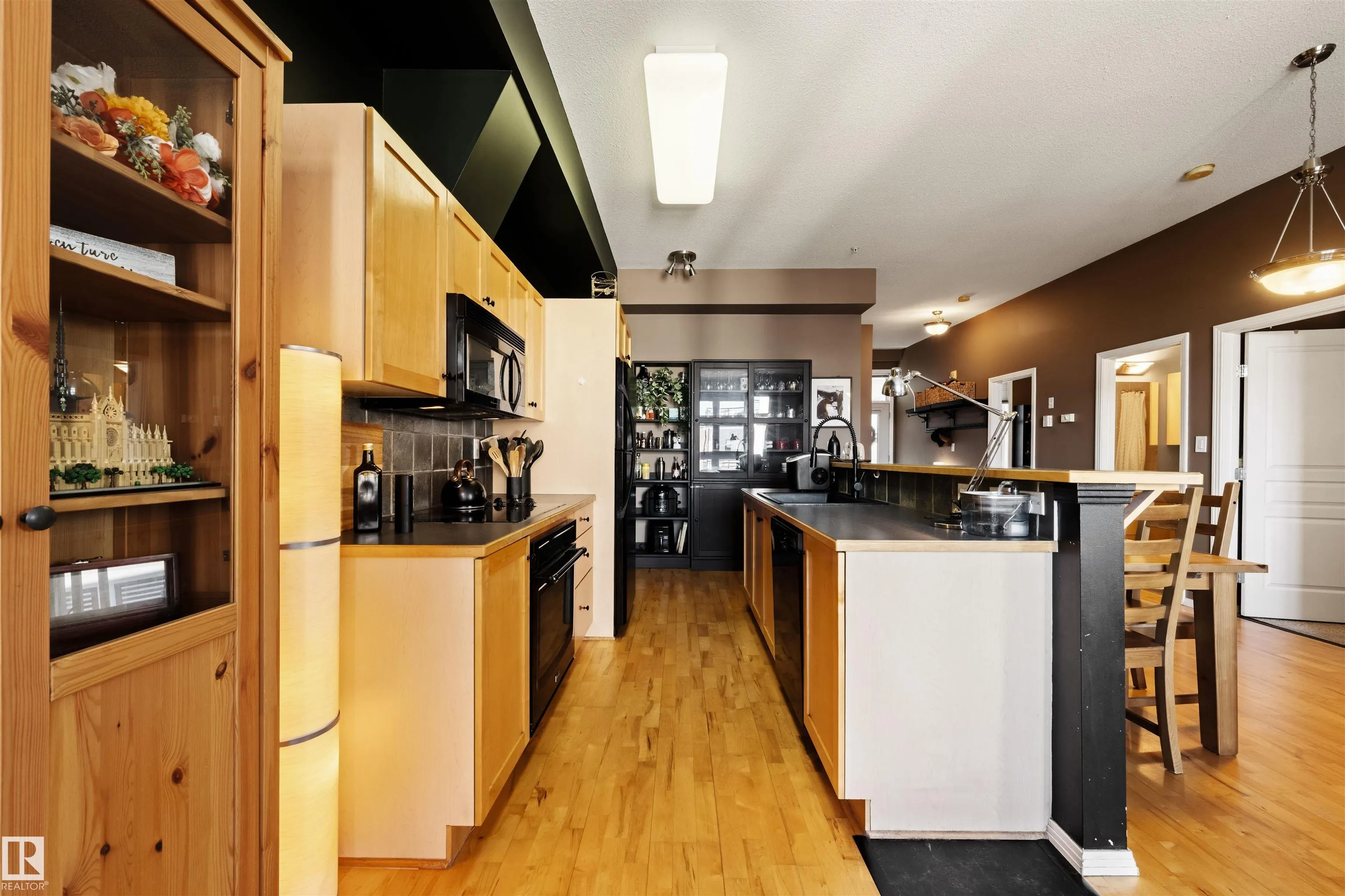 10407 122 Street