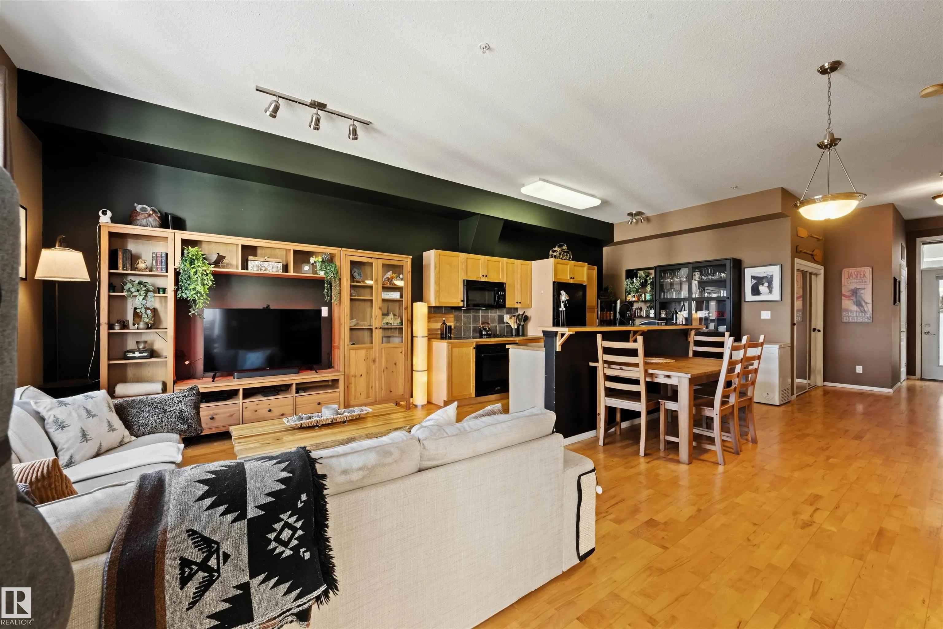10407 122 Street