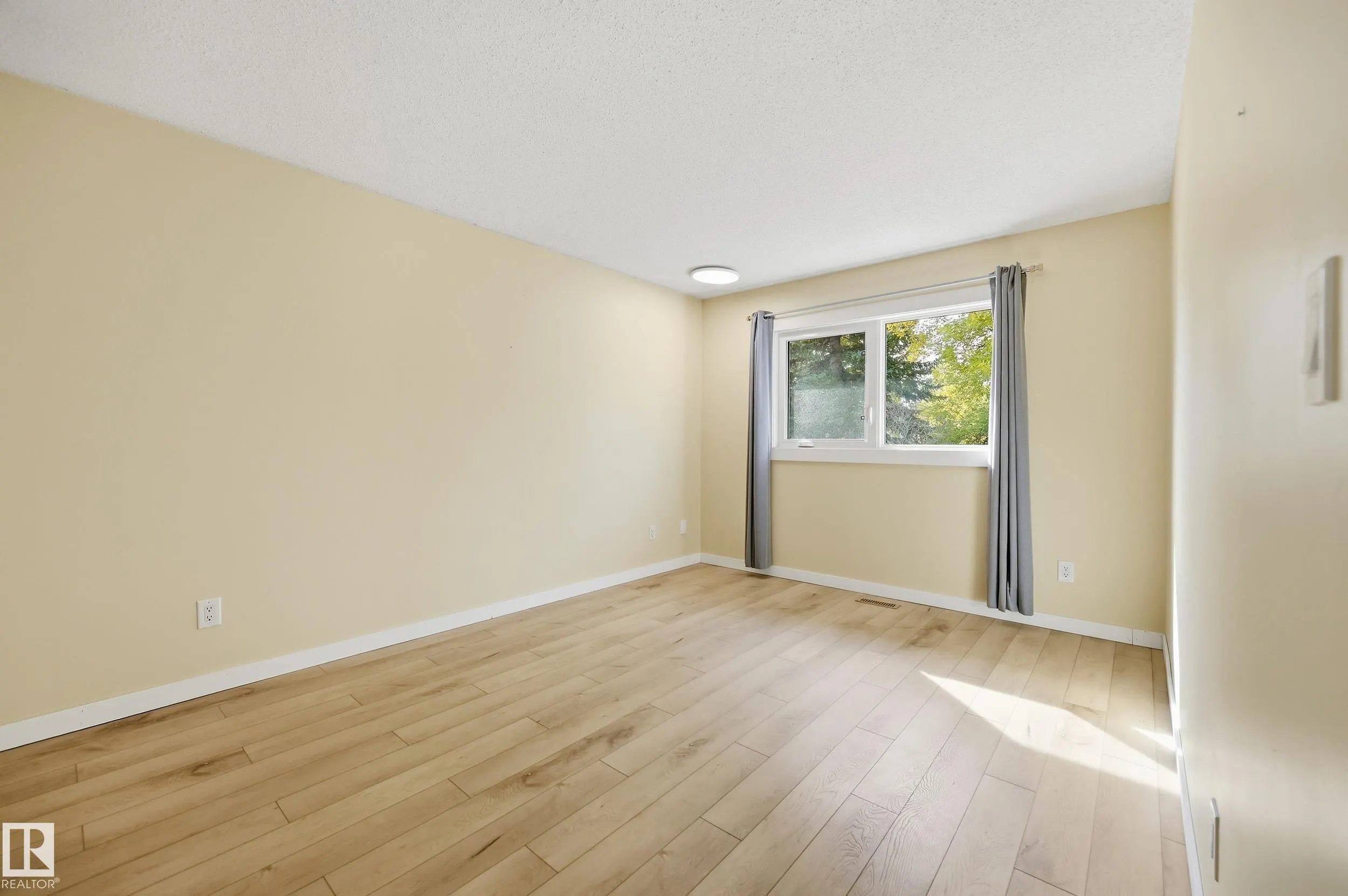 67 LAMARTINE Crescent