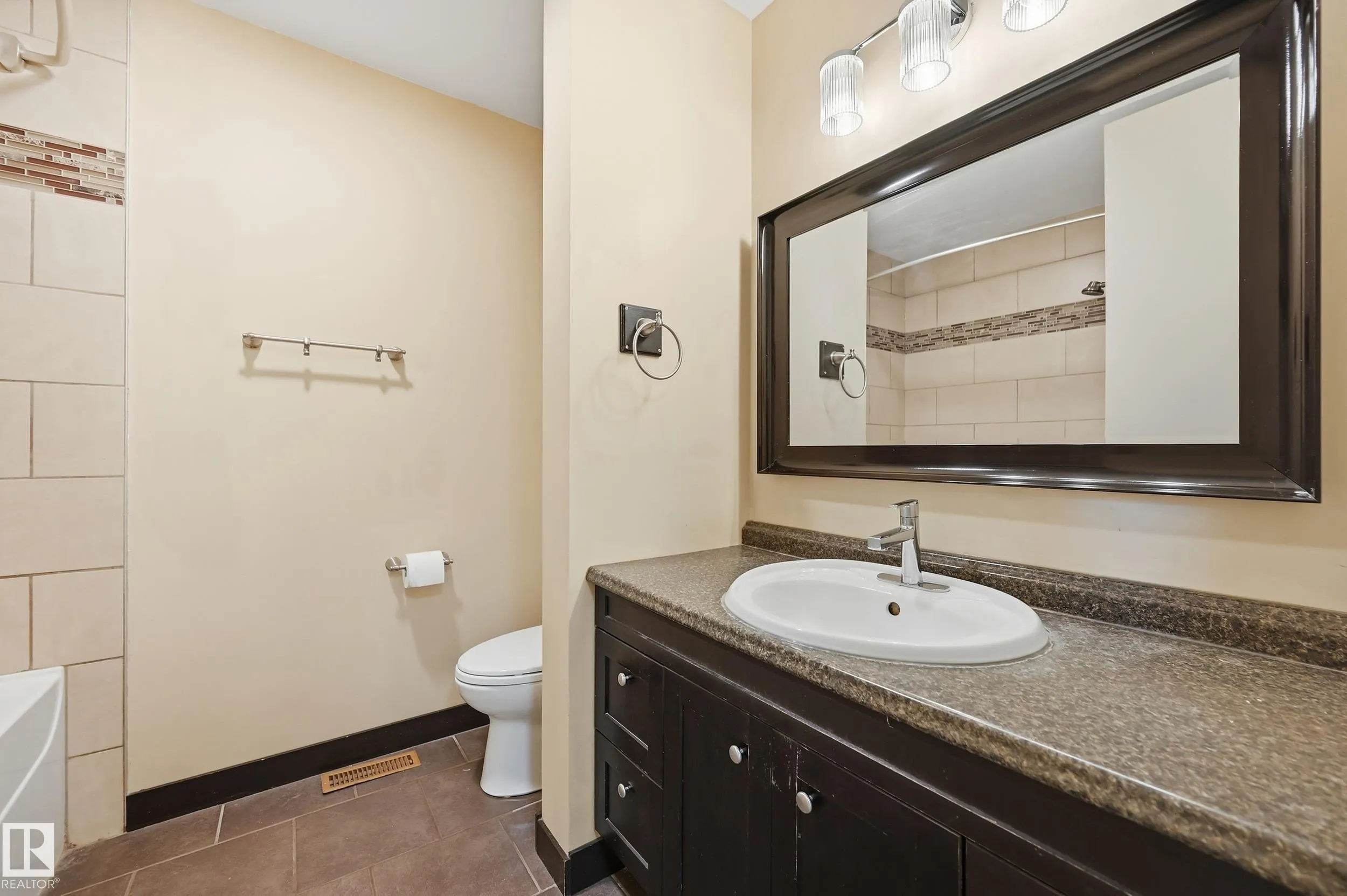 67 LAMARTINE Crescent