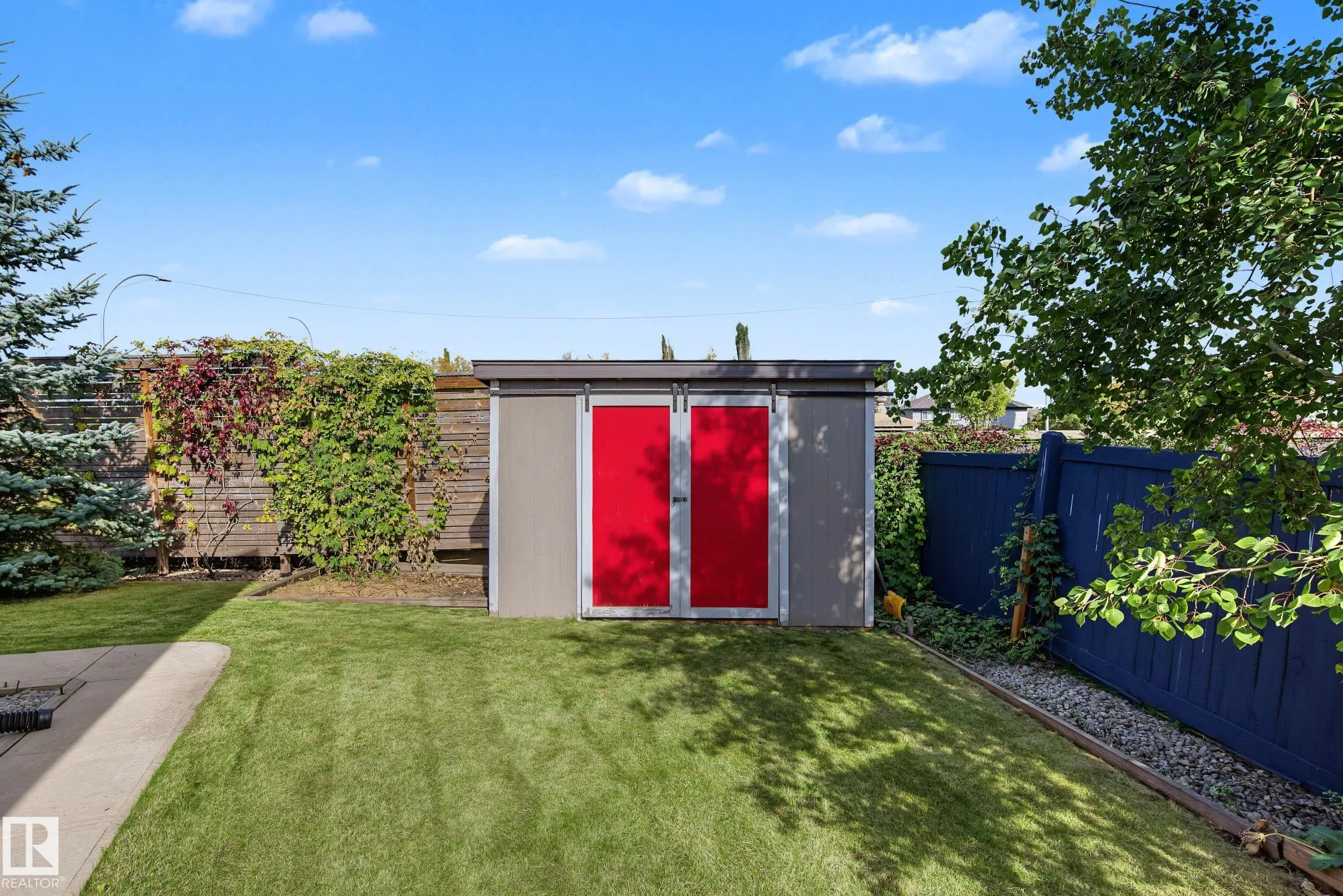 2445 Tegler Green