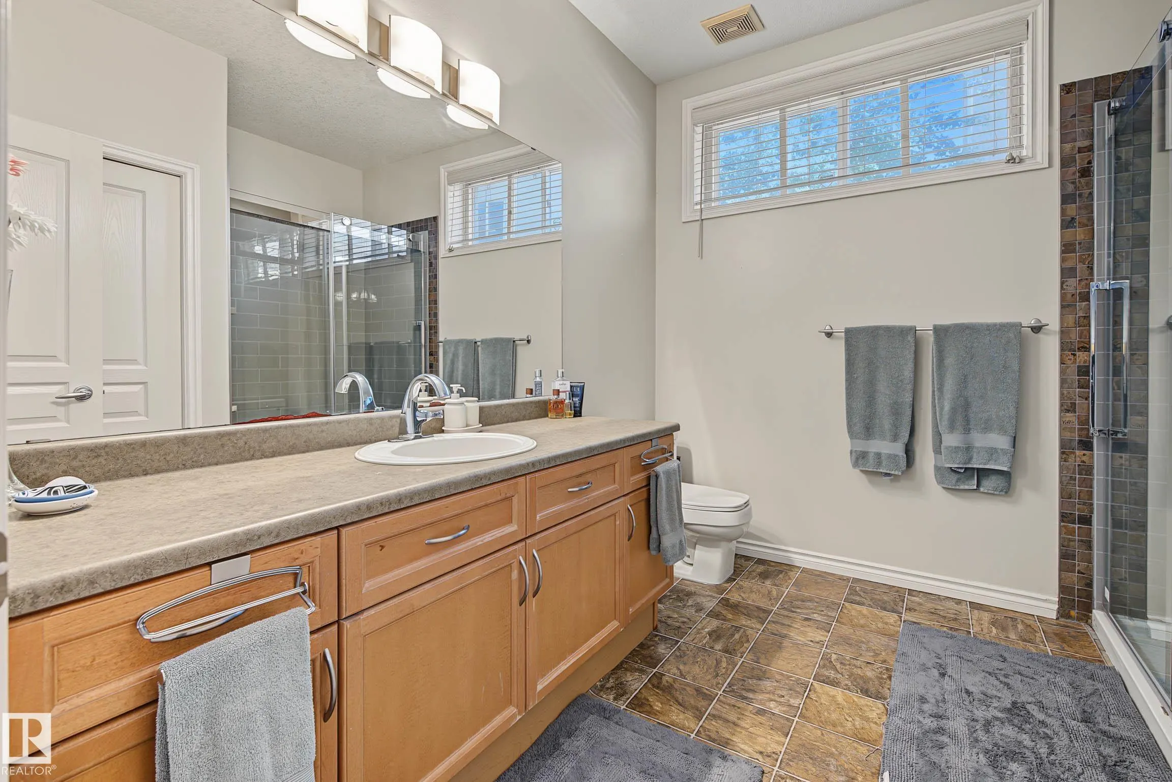 2445 Tegler Green