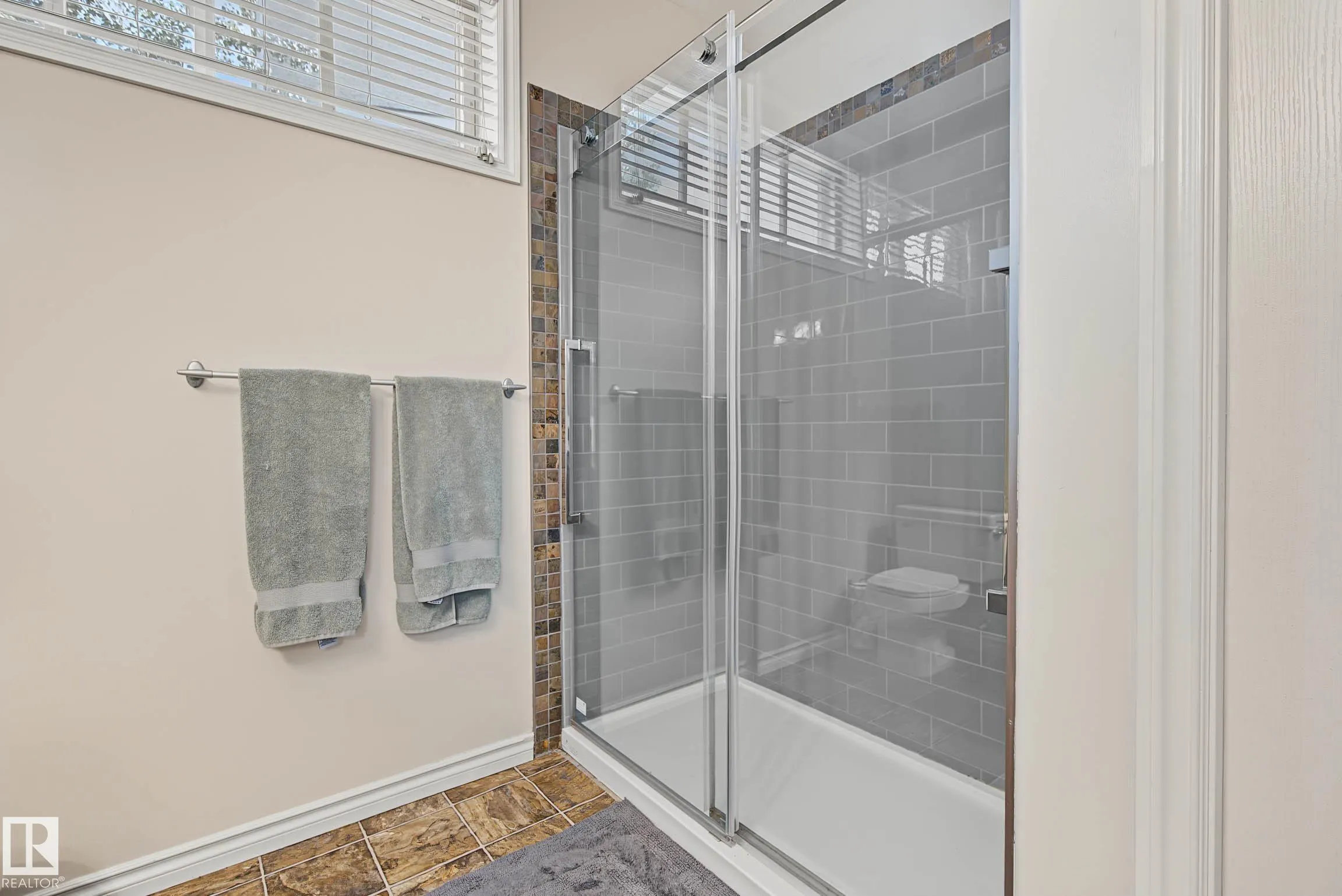 2445 Tegler Green