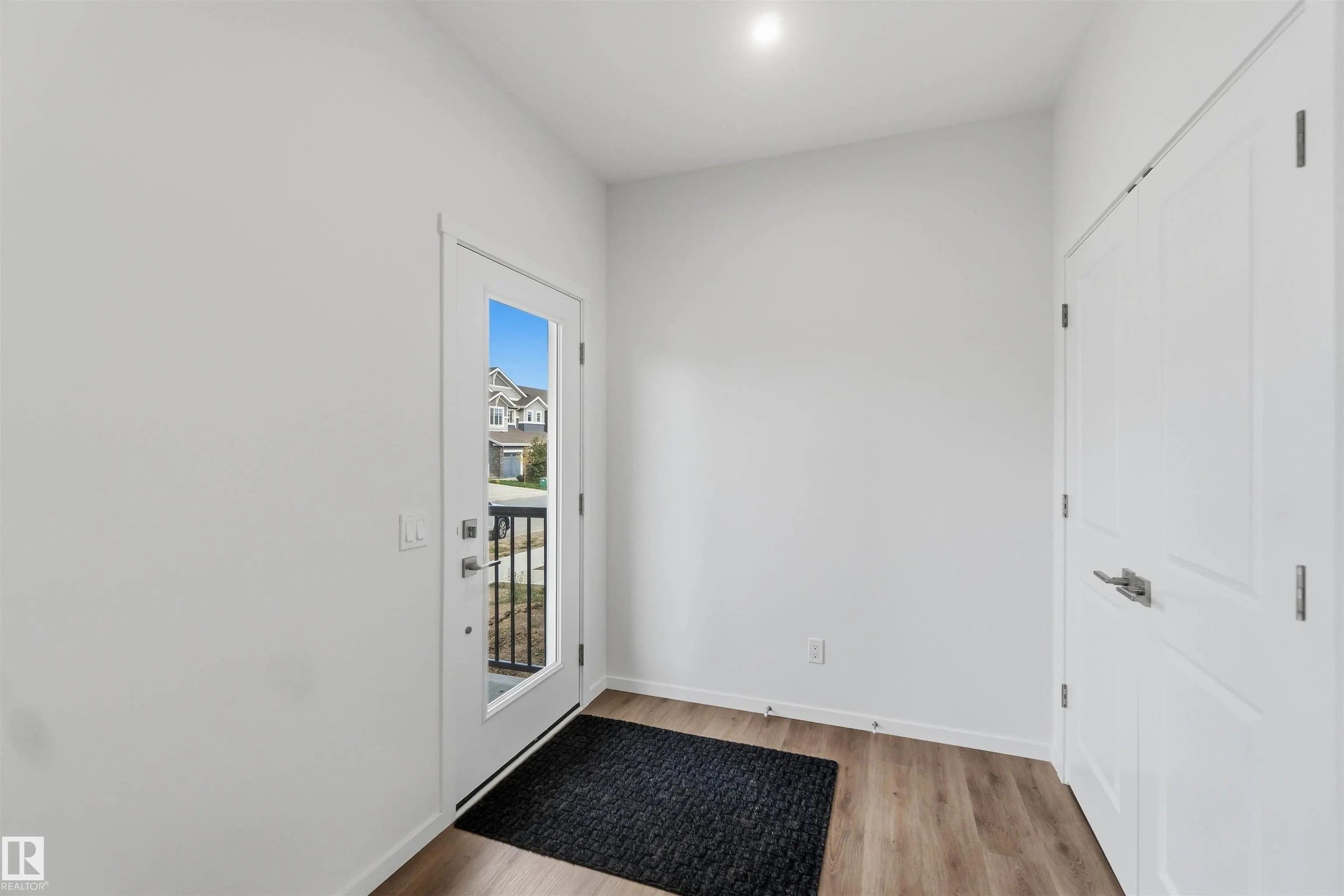 5733 Hawthorn Common