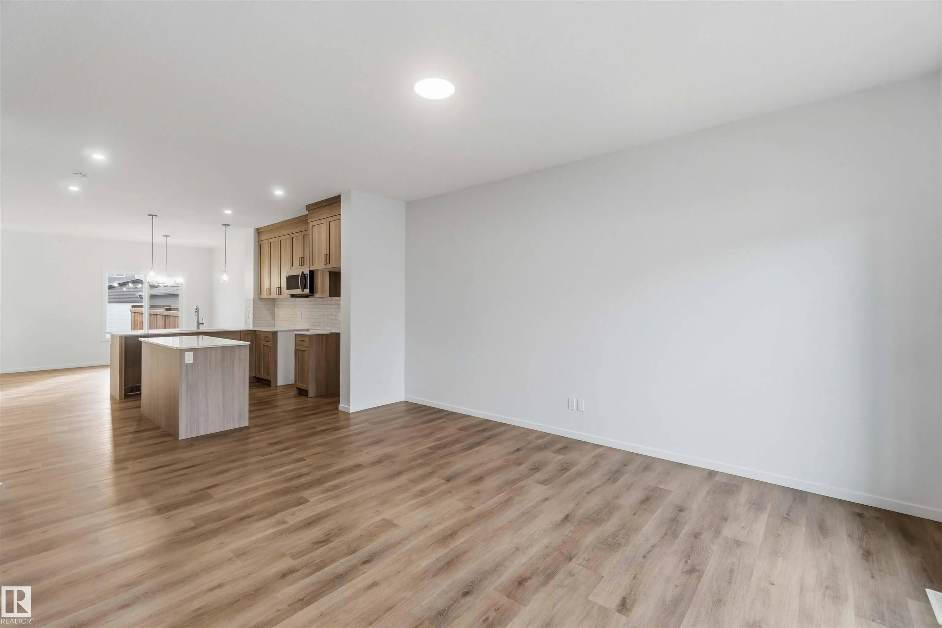5733 Hawthorn Common