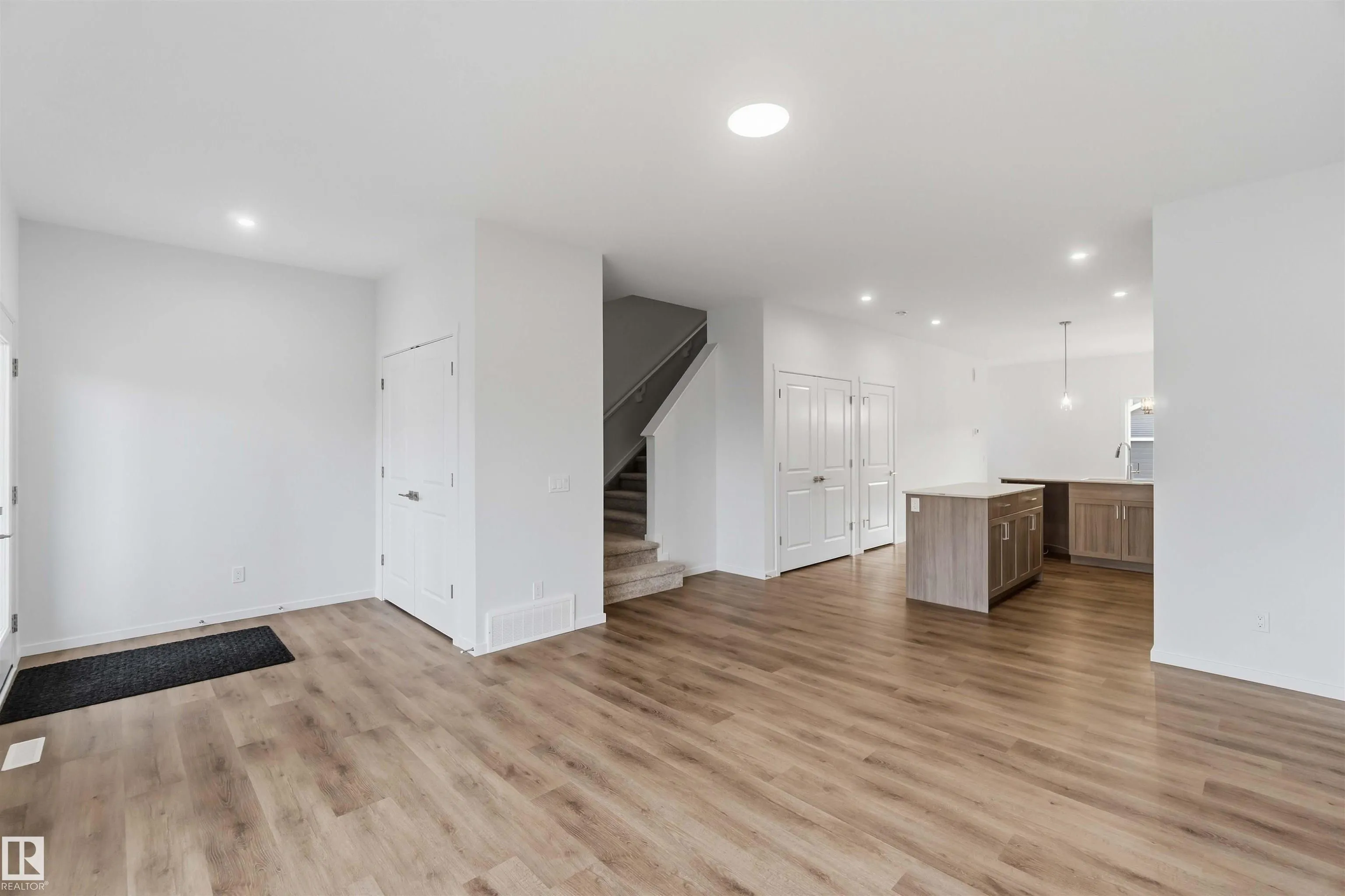 5733 Hawthorn Common