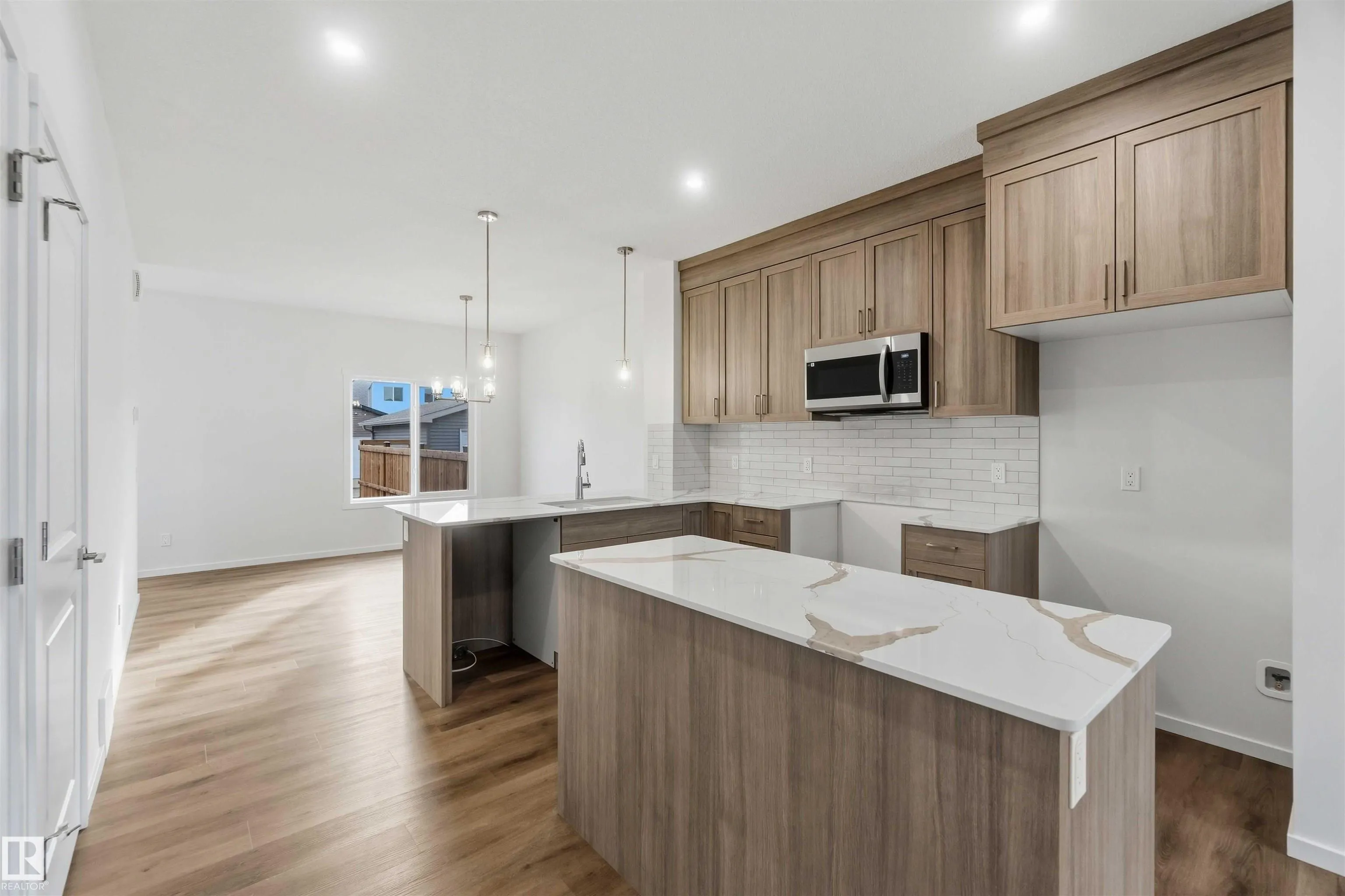 5733 Hawthorn Common
