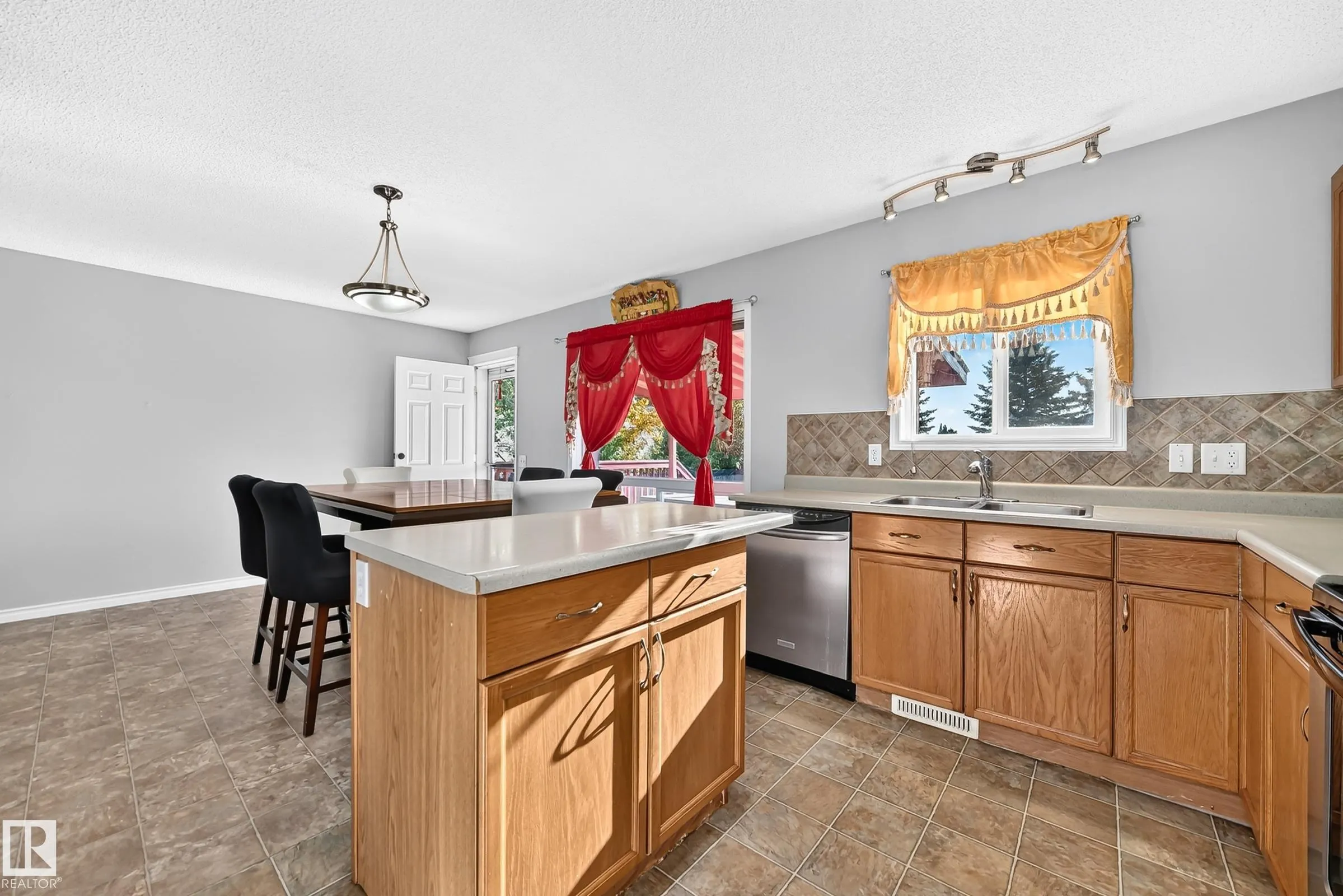 80 BIRCHMONT Drive