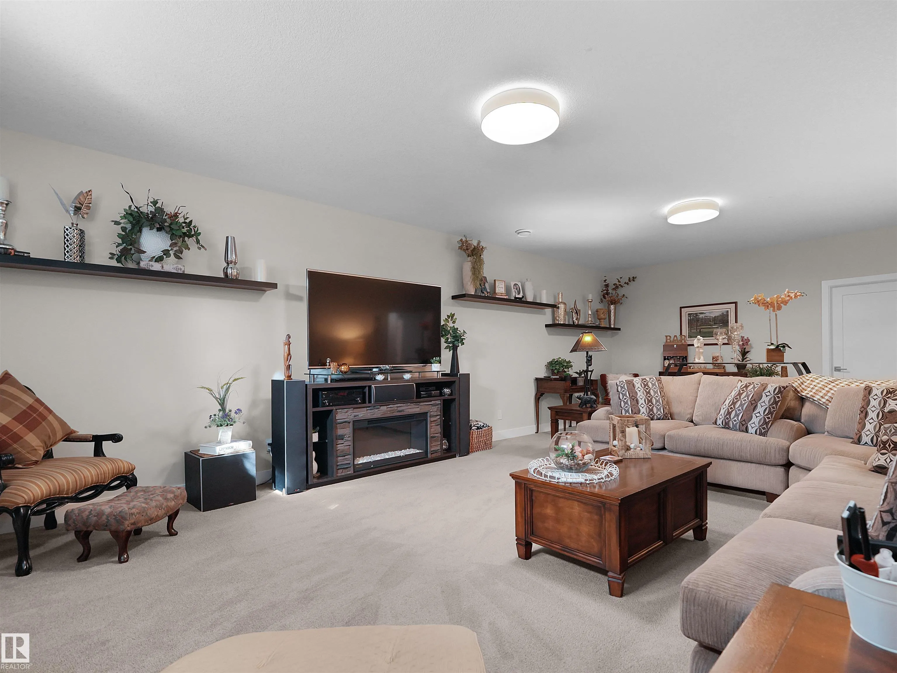 904 WOOD Place