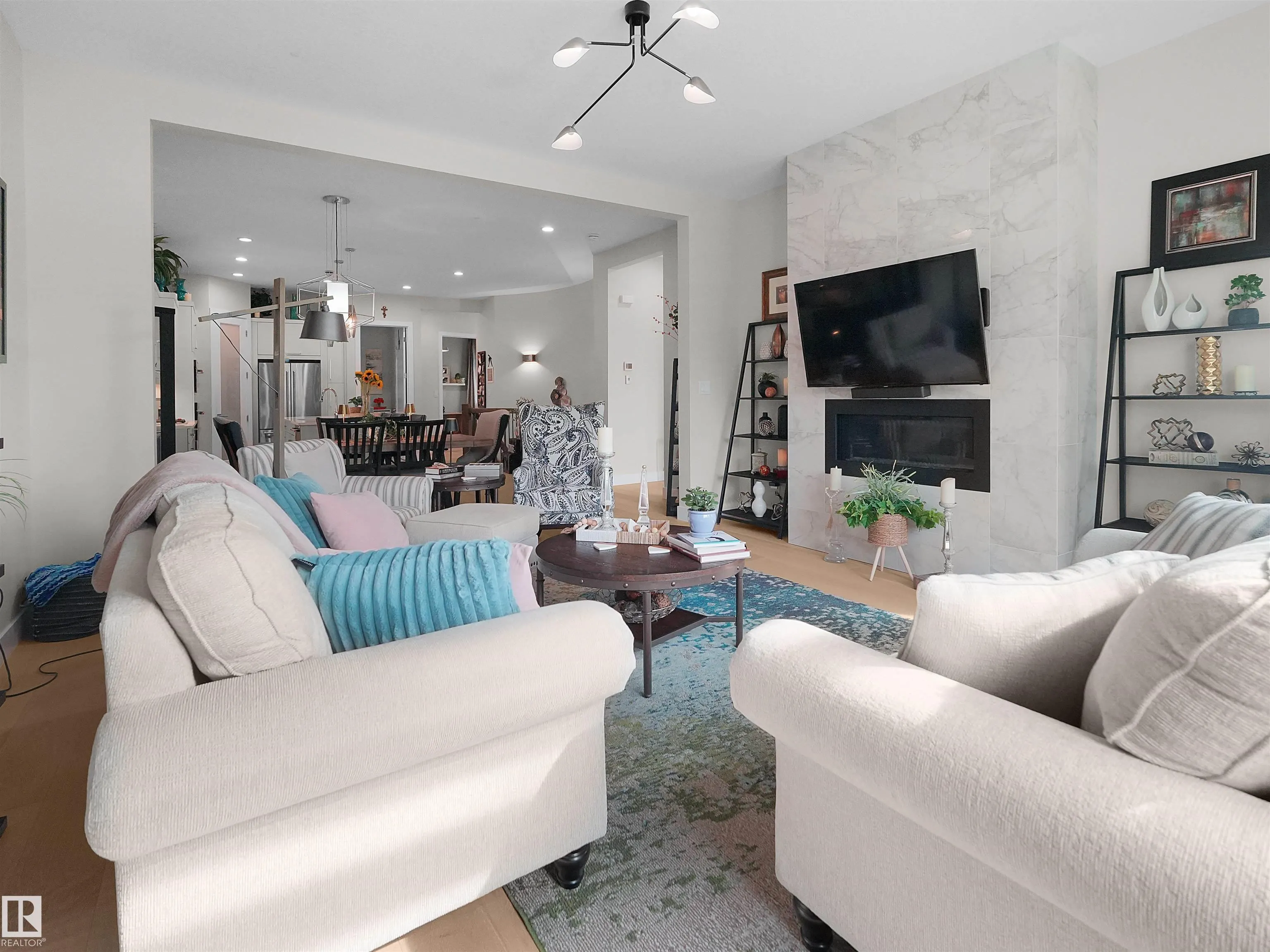 904 WOOD Place
